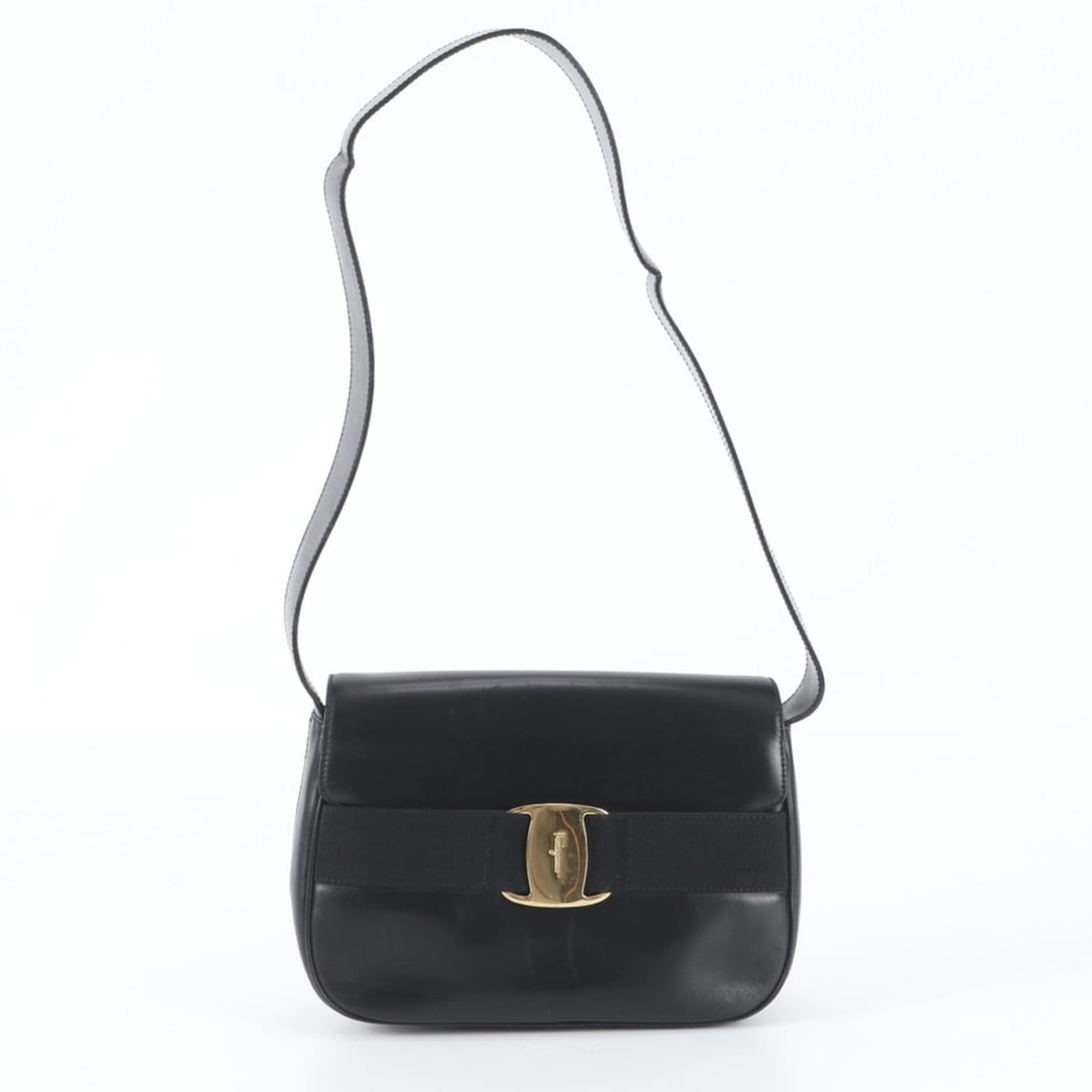 Salvatore Ferragamo Vara Leather Shoulder Bag, One-Shoulder Tote Handbag for Women: --- Catalog ---Category: SizeSize (HxWxD): 18cm x 23cm x 8cm / 7.08'' x 9.05'' x 3.14''Strap Length: 78cm / 30.7''Category: DesignType: Shoulder bagColor: BlackGender: WomenMaterial: Leather Category: