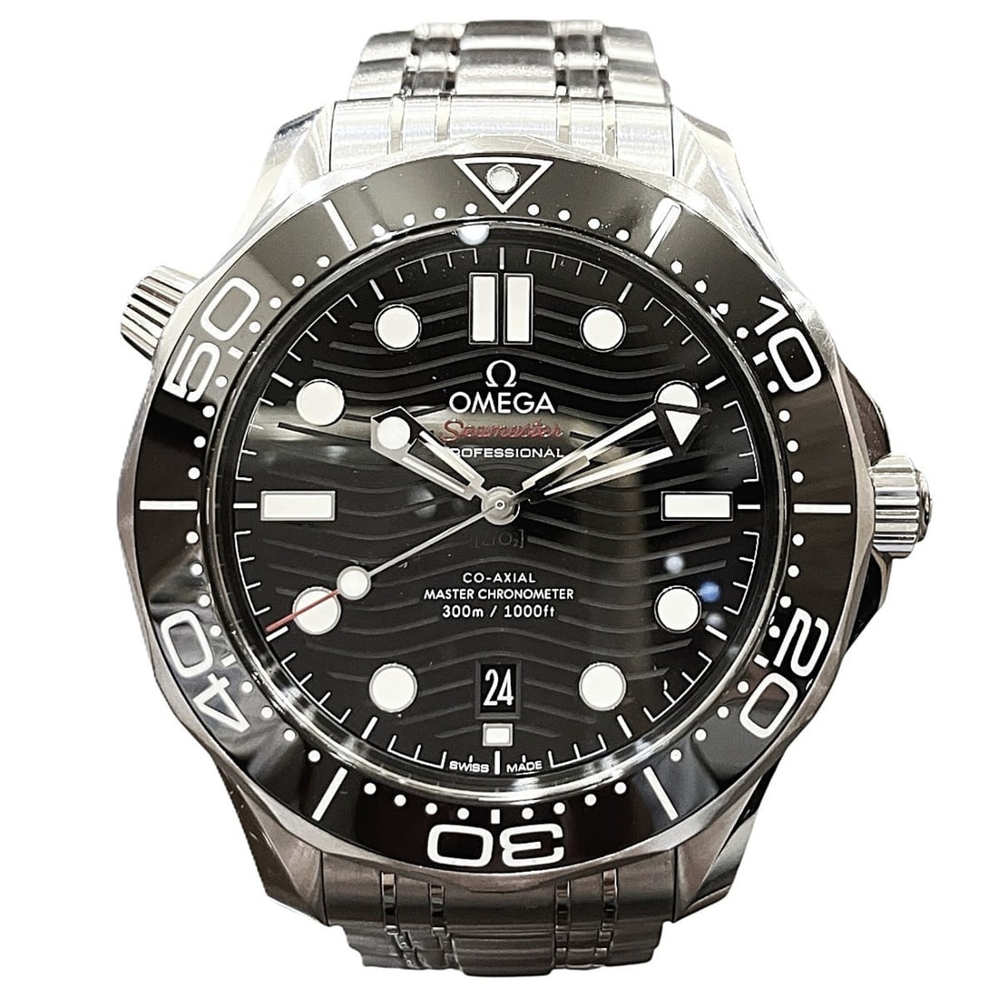 Omega Seamaster Diver 300 wristwatch, total weight 176g, stainless steel, automatic movement, black: --- Catalog ---Category: SizeWrist Size: 16cm / 6.29''Case Diameter: 42mm / 1.65''Category: DesignType: WristwatchGender: WomenColor (Dial): BlackMaterial (Band): Stainless steelMaterial (Case): Stain