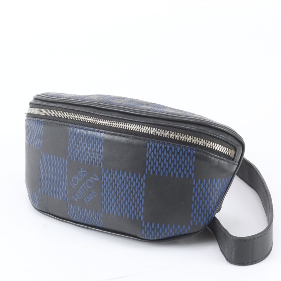 Louis Vuitton Damier Infini 3D Bum Bag N50022 Leather 2-Way Body Waist Pouch for Men: --- Catalog ---Category: SizeSize (HxWxD): 13cm x 25cm x 12cm / 5.11'' x 9.84'' x 4.72''Strap Length: 105cm / 41.33''Category: DesignType: Sling bagColor: Black, BlueGender: MenMaterial: Leather Categ