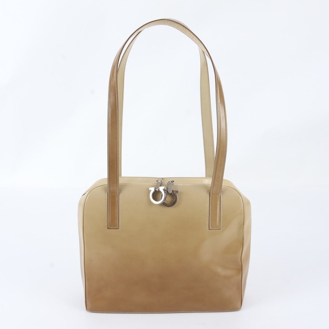 Salvatore Ferragamo Gancini Leather Shoulder Bag Tote Handbag for Women: --- Catalog ---Category: SizeSize (HxWxD): 23cm x 27cm x 10cm / 9.05'' x 10.62'' x 3.93''Strap Length: 60cm / 23.62''Category: DesignType: Shoulder bag, Tote bagColor: BrownGender: WomenMaterial: Leat