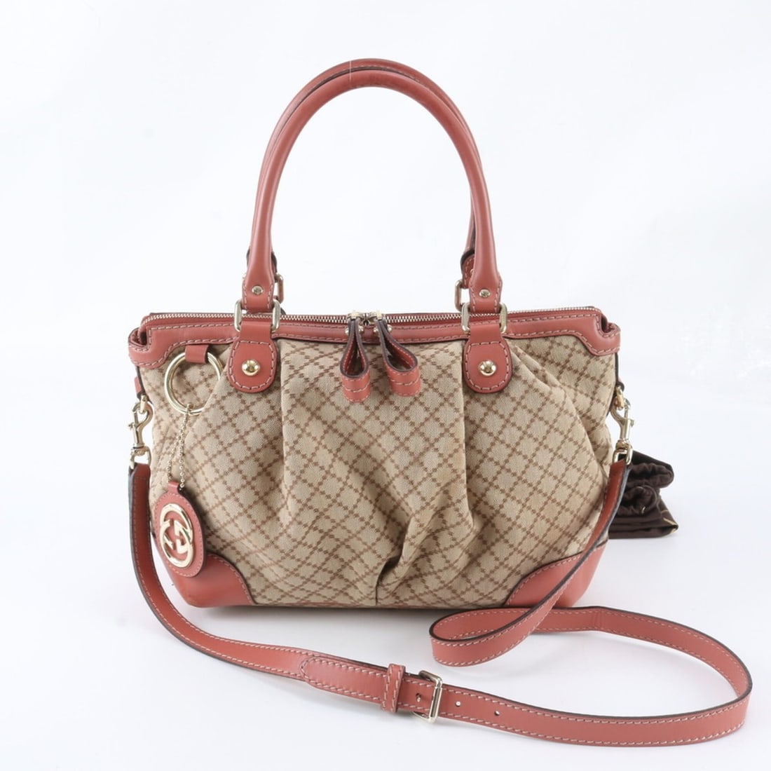 Gucci Diamante Sukey 247902 Leather 2-Way Shoulder Bag, Handbag, Tote Bag for Women: --- Catalog ---Category: SizeSize (HxWxD): 23cm x 37cm x 14cm / 9.05'' x 14.56'' x 5.51''Strap Length: 118cm / 46.45''Handle Length: 45cm / 17.71''Category: DesignType: Shoulder bag, Tote bagColor: Be