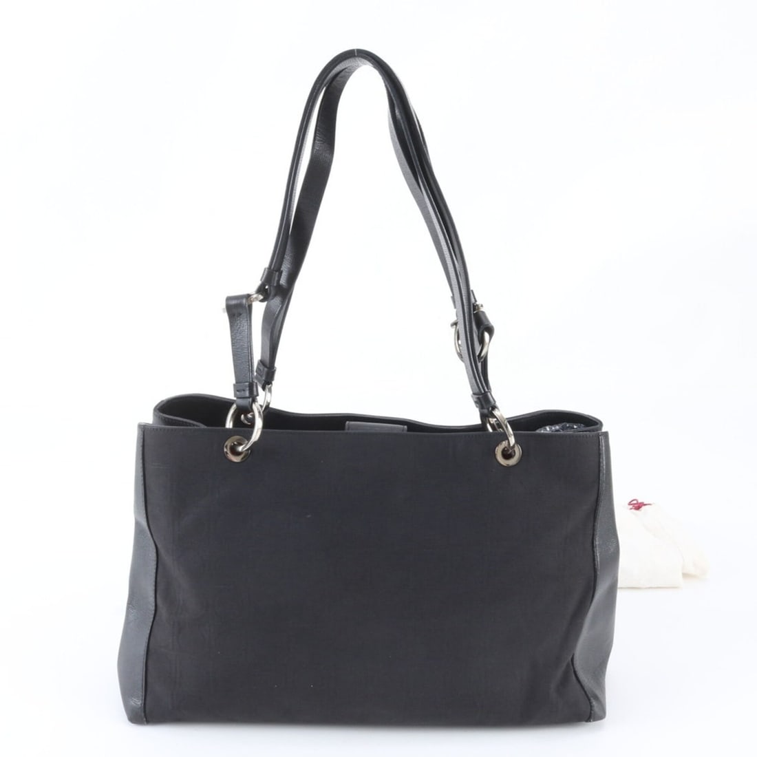 Salvatore Ferragamo AF 21 4325 Leather Nylon Shoulder Bag Tote Black Women's: --- Catalog ---Category: SizeSize (HxWxD): 20cm x 32cm x 14cm / 7.87'' x 12.59'' x 5.51''Strap Length: 57cm / 22.44''Category: DesignType: Shoulder bag, Tote bagColor: BlackGender: WomenMaterial: Leat