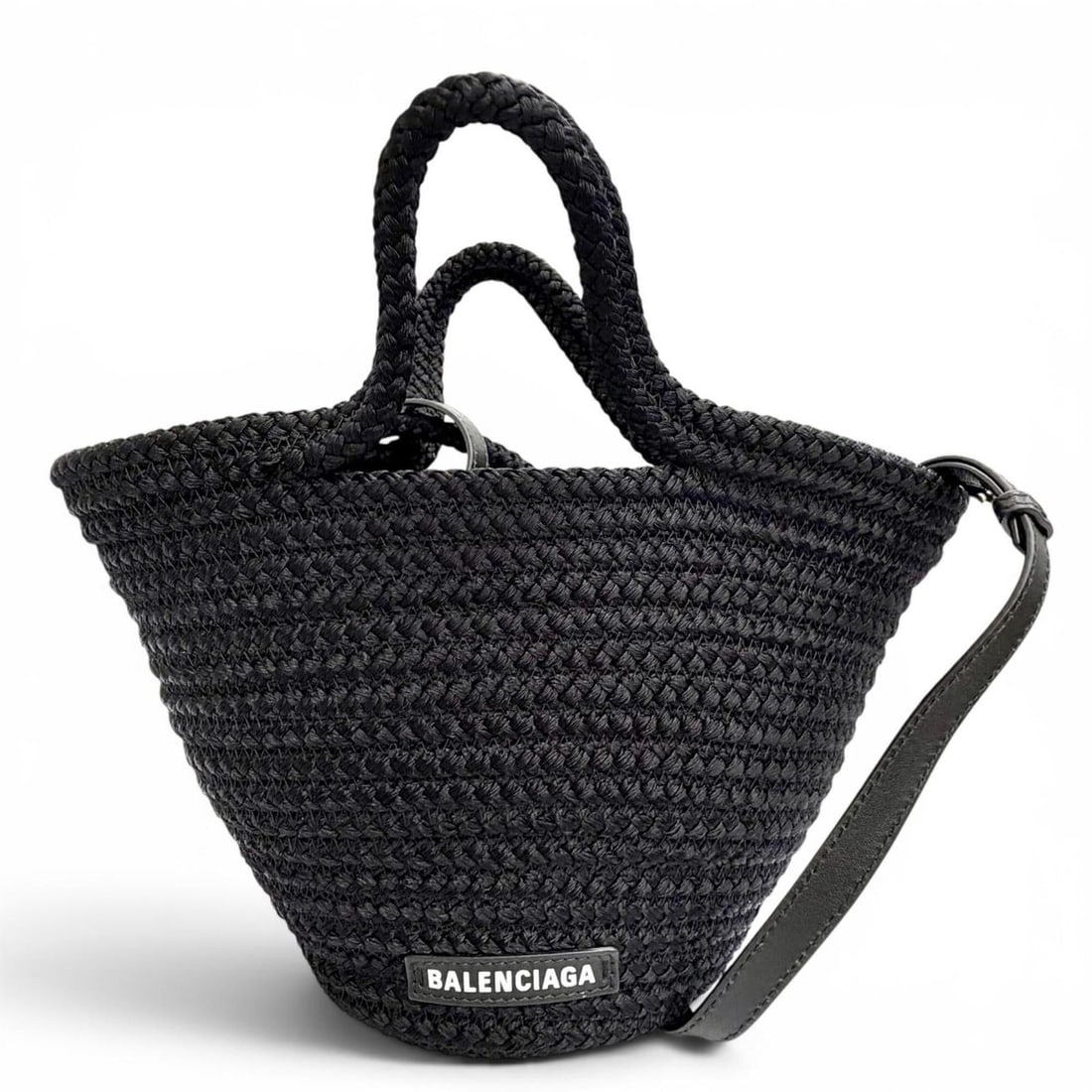 BALENCIAGA 695612 Ibiza Small Strap Logo 2-Way Basket Bag Summer Handbag Shoulder Black Made in: --- Catalog ---Category: SizeSize (HxWxD): 19.5cm x 33cm x 14cm / 7.67'' x 12.99'' x 5.51''Category: DesignType: Basket, Handbag, Shoulder bagColor: BlackGender: WomenMaterial: Leather Category: Gener