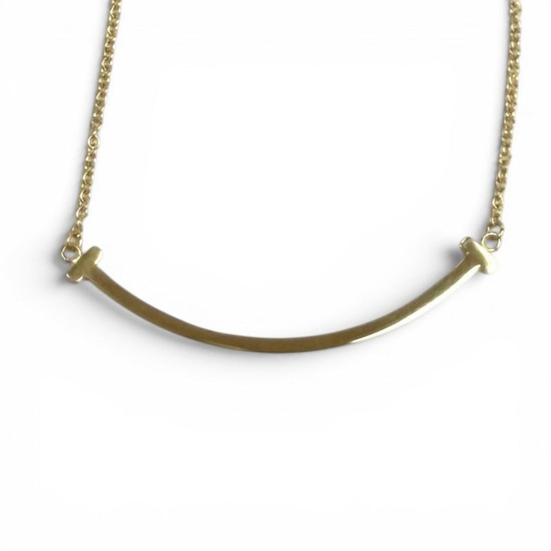 TIFFANY&Co. Tiffany T Smile Pendant Small AU750 (YG) Necklace Yellow Gold Weight 2.86g Women's: --- Catalog ---Category: SizePendant Size: 3mm x 35mm / 0.11'' x 1.37''Neck Circumference: 41 cm - 45.5 cm / 16.14'' - 17.91''Category: DesignColor: Yellow goldGender: WomenMaterial: Yellow gold (18K)