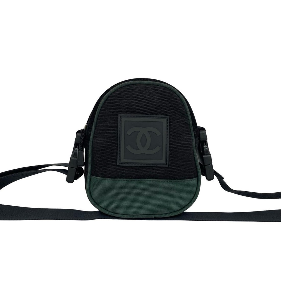 CHANEL Coco Mark Logo Canvas Mesh Shoulder Bag Pouch Black Green 24971: --- Catalog ---Category: SizeSize (HxWxD): 16cm x 14cm x 5cm / 6.29'' x 5.51'' x 1.96''Category: DesignType: Pochette, Shoulder bagColor: Black, GreenGender: WomenMaterial: Canvas Category: GeneralBra
