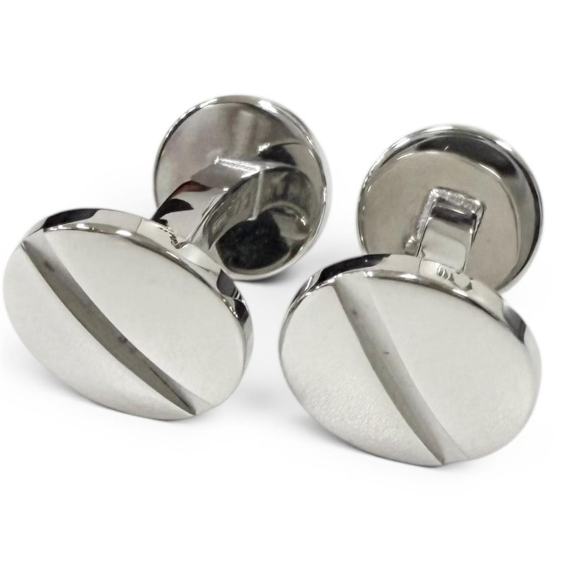 Cartier Santos de AG925 Cufflinks, Silver, Made in Italy, Weight 9.2g, Men's, with Box: --- Catalog ---Category: DesignType: CufflinksColor: SilverGender: MenMaterial: Silver 925Category: GeneralBrand: CartierCountry of Origin: Italy--- Item List ---Section: ConditionRanking: Rank SA Use