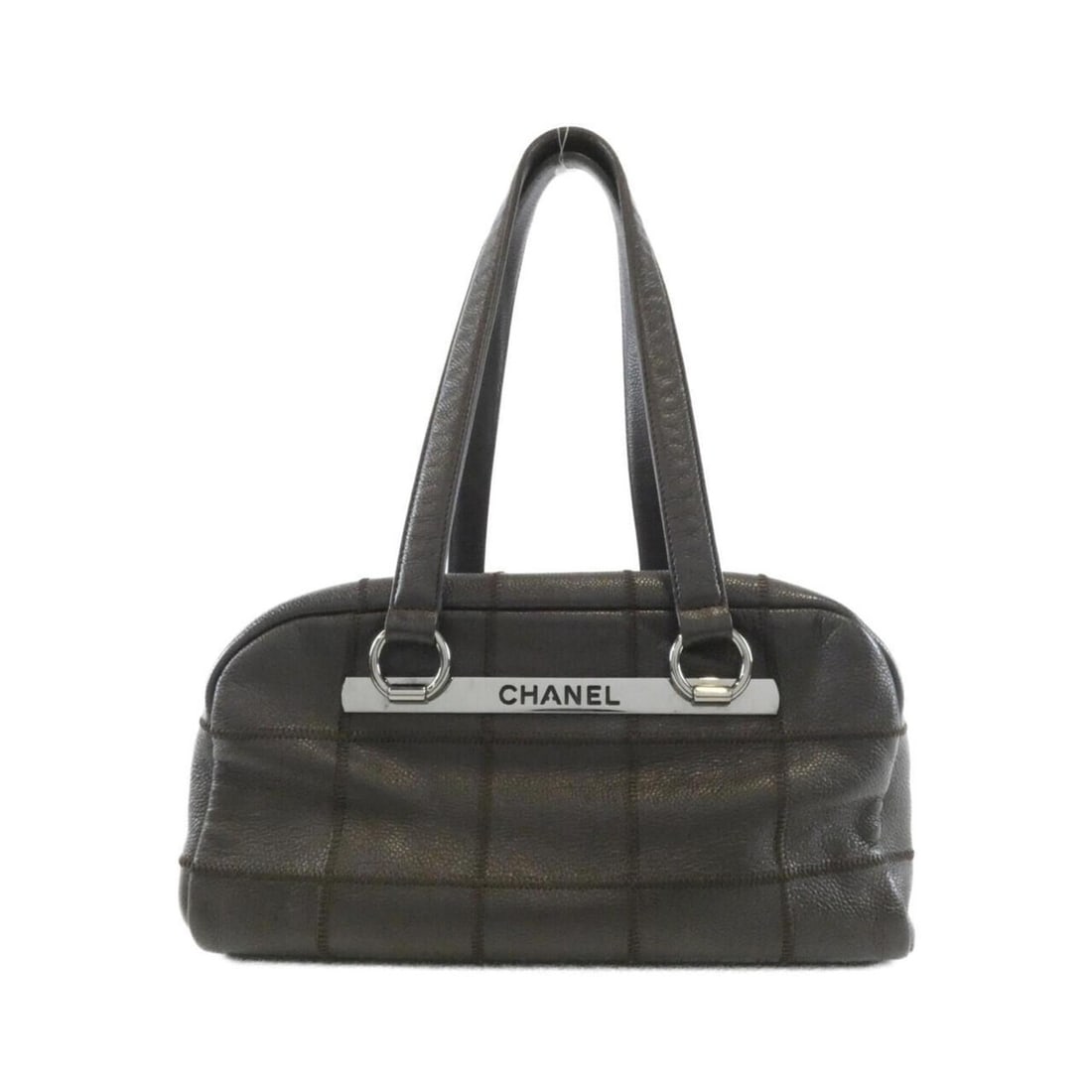 Chanel 26135 Shoulder Bag: --- Catalog ---Category: SizeSize (HxWxD): 15cm x 28cm x 15cm / 5.9'' x 11.02'' x 5.9''Category: DesignType: Shoulder bagColor: BrownGender: WomenMaterial: Grained Calfskin Hardware Color: