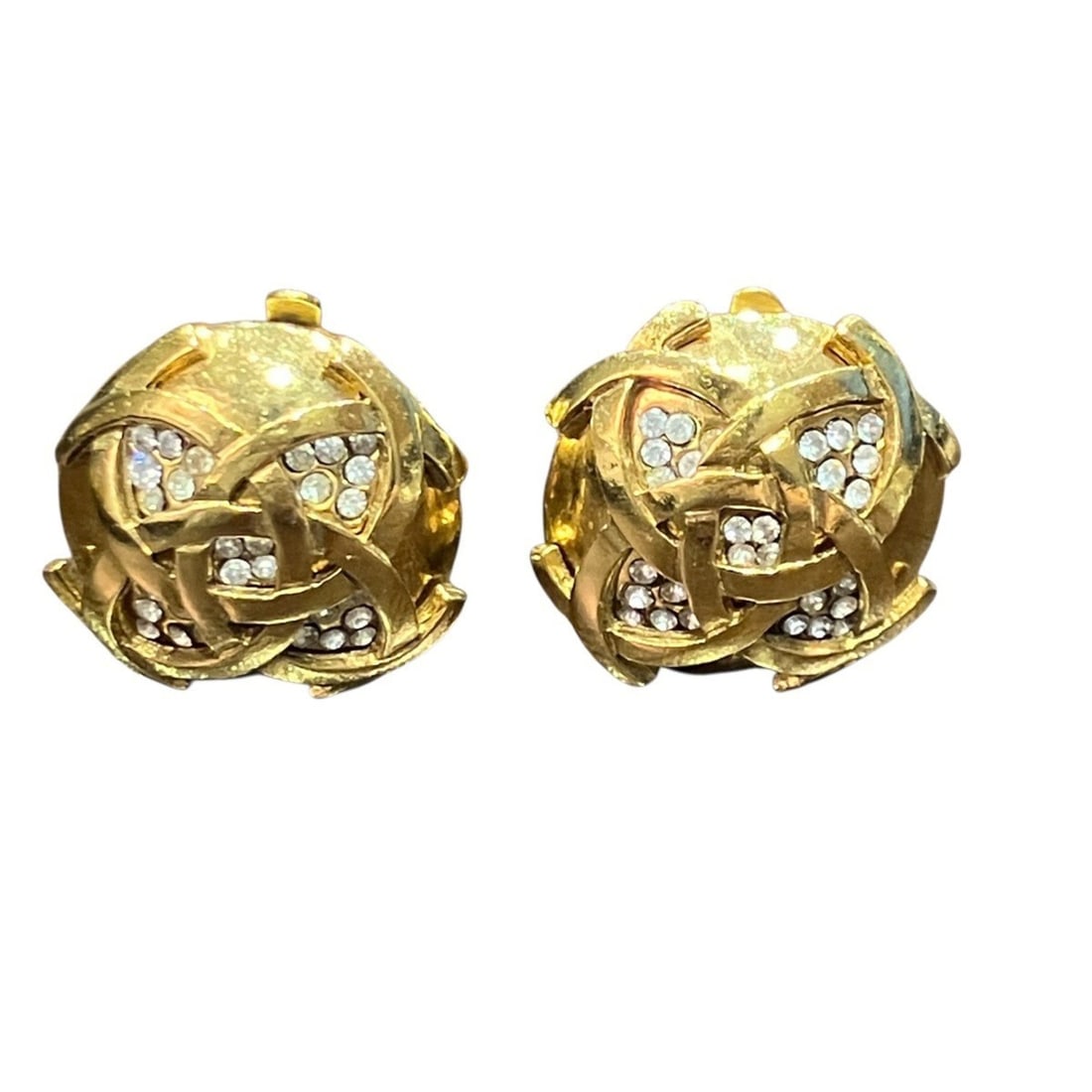 Chanel earrings, accessory, total weight 19.6g, GP (gold plated).: --- Catalog ---Category: SizeWeight: 19.6g / 0.69oz.Size (HxWxD): 22.00mm x 22.00mm x 7.50mm / 0.87'' x 0.87'' x 0.30''Category: DesignType: Clip earringsFinish: Gold platedGender: WomenCategory: Gene