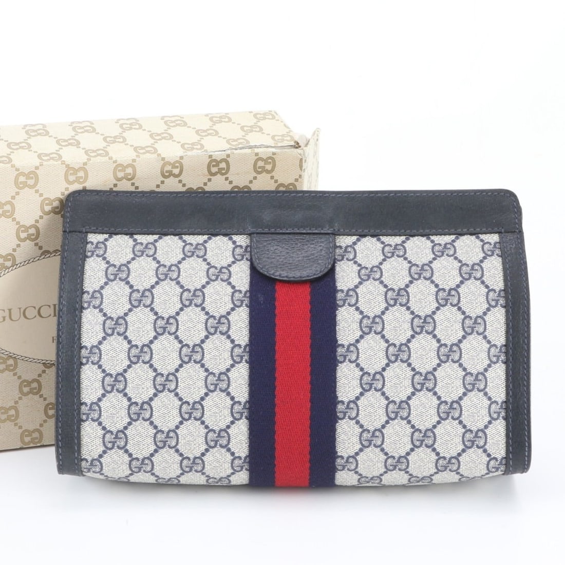 Gucci GG Supreme 010 378 Leather Second Bag Clutch Handbag Pouch Navy Blue Men's: --- Catalog ---Category: SizeSize (HxWxD): 18cm x 27cm x 8cm / 7.08'' x 10.62'' x 3.14''Category: DesignType: Clutch bag, PouchColor: Gray, NavyGender: MenMaterial: Leather , Coated canvas Category: G