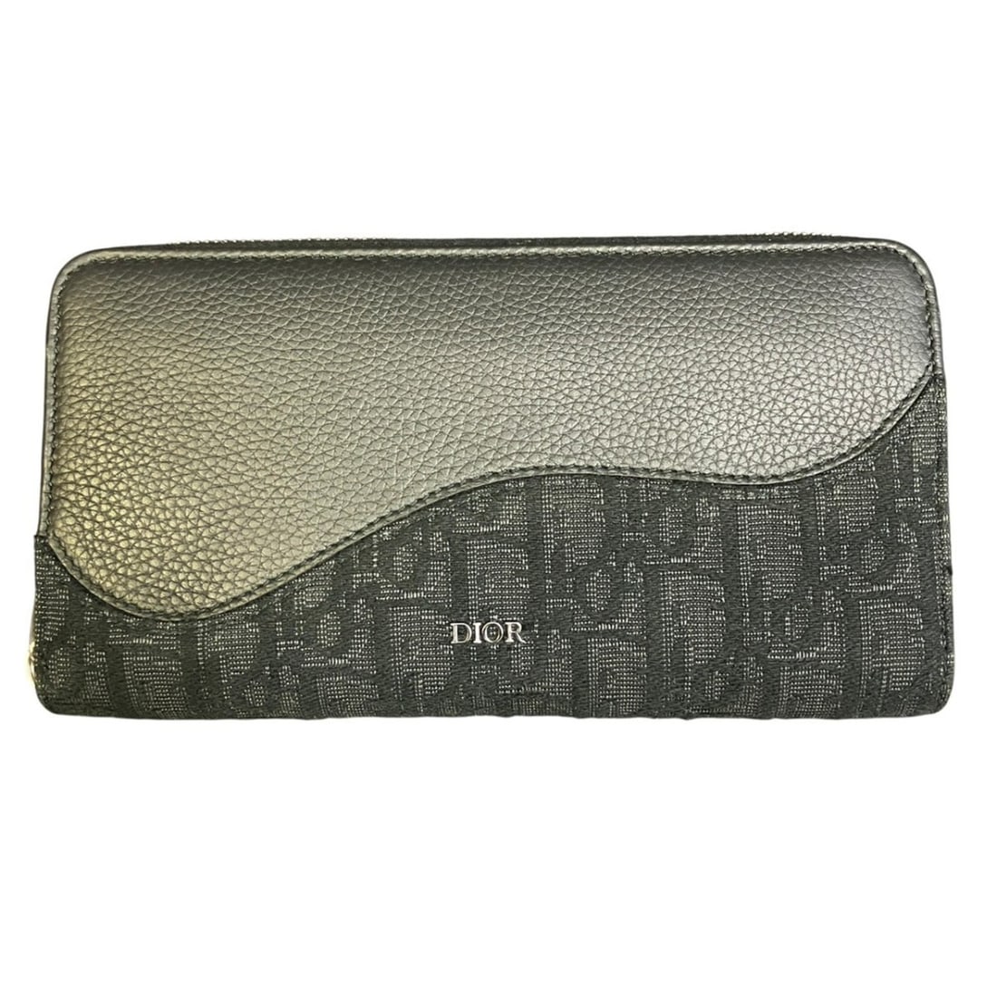 Christian Dior Dior Saddle Long Zip Wallet, Cotton Canvas, Calf Leather, Technical Fabric,: --- Catalog ---Category: SizeSize (HxWxD): 11cm x 19.8cm x 2cm / 4.33'' x 7.79'' x 0.78''Category: DesignType: Long wallet (bi-fold)Color: BlackGender: WomenClosure: ZipperMaterial: Cotton canvas , Fa