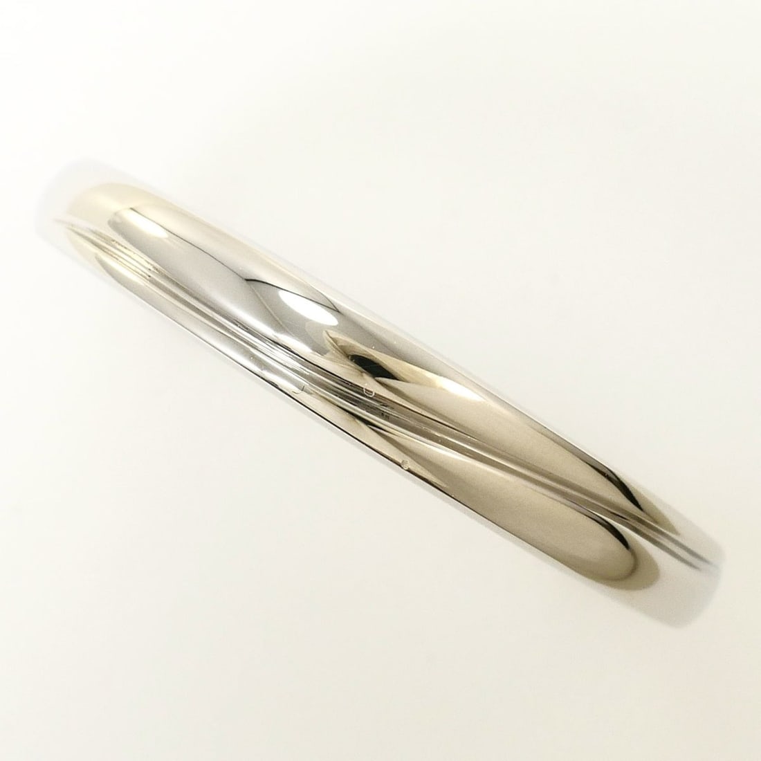 Celine PT1000 Platinum Ring, 1 Ruby (0.02ct), Total Weight 5.3g, Like New Condition.: --- Catalog ---Category: SizeWidth: 3mm / 0.12''Weight: 5.3g / 0.18oz.JP Size: 19US Size: 9.5Category: DesignType: Band ringStone: RubyGender: MenMaterial: Platinum 1000Weight (ct.): 0.02Category: Gen