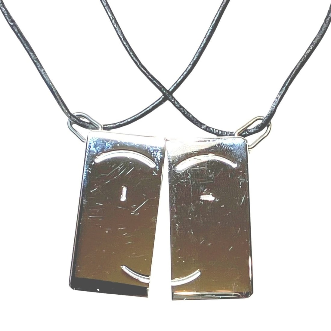Hermes Symbol Series Smile Pair Plate Necklace - Accessory Total Weight 42g 20cm Metal: --- Catalog ---Category: SizeWeight: 42g / 1.48oz.Pendant Size: 40mm x 20mm / 1.57'' x 0.78''Neck Circumference: 20 cm / 7.87''Category: DesignGender: WomenMaterial: MetalNecklace Type: NecklaceCatego