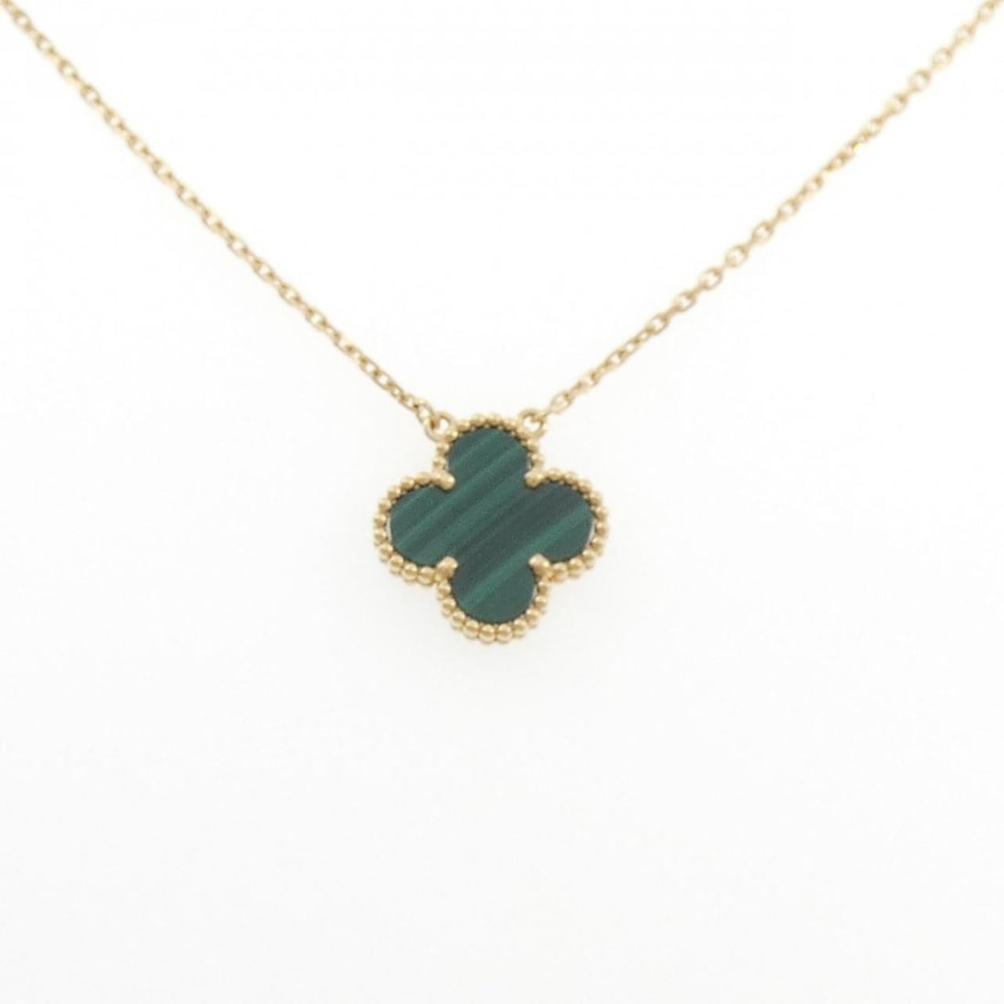 Van Cleef & Arpels Vintage Alhambra Necklace: --- Catalog ---Category: SizePendant Size: 14.8mm x 14.8mm / 0.58'' x 0.58''Neck Circumference: 37 cm - 42 cm / 14.56'' - 16.53''Category: DesignGender: WomenMaterial: Yellow gold (18K)Pendant Type: P