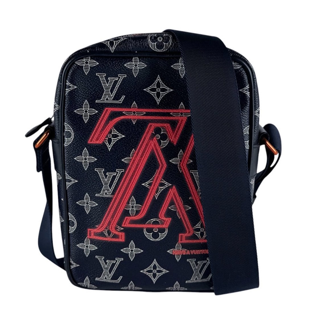 Louis Vuitton LOUIS VUITTON Shoulder Bag Monogram Ink Danube PM Navy Men's M43678 z10585: --- Catalog ---Category: SizeSize (HxWxD): 22cm x 15cm x 6cm / 8.66'' x 5.9'' x 2.36''Category: DesignType: Shoulder bagColor: NavyGender: MenCategory: GeneralMPN: M43678Brand: Louis VuittonCountry