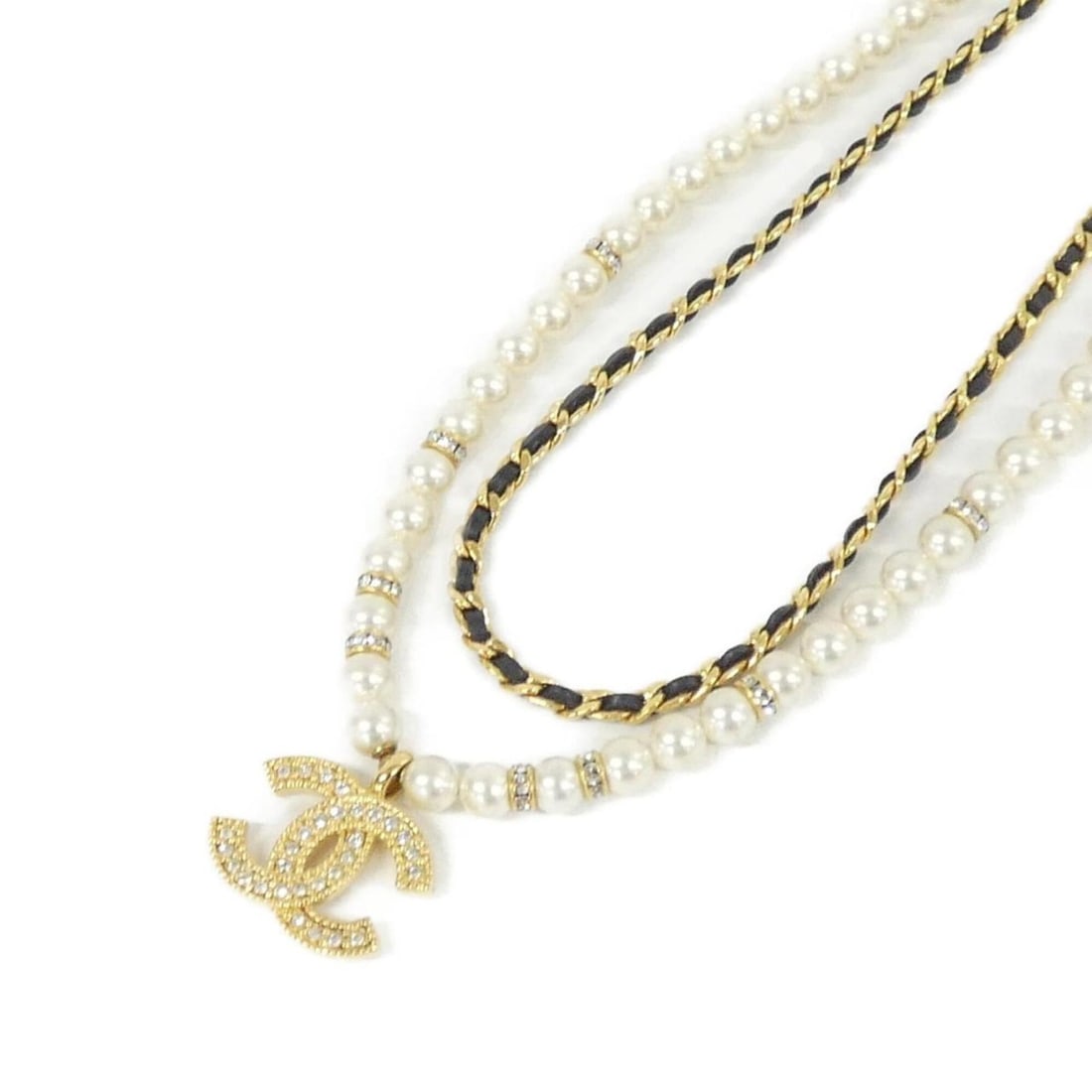 Chanel ABE729 Necklace: --- Catalog ---Category: SizePendant Size: 20mm x 25mm / 0.78'' x 0.98''Neck Circumference: 34 cm - 40 cm / 13.38'' - 15.74''Category: DesignColor: Black, Gold, WhiteGender: WomenMaterial: