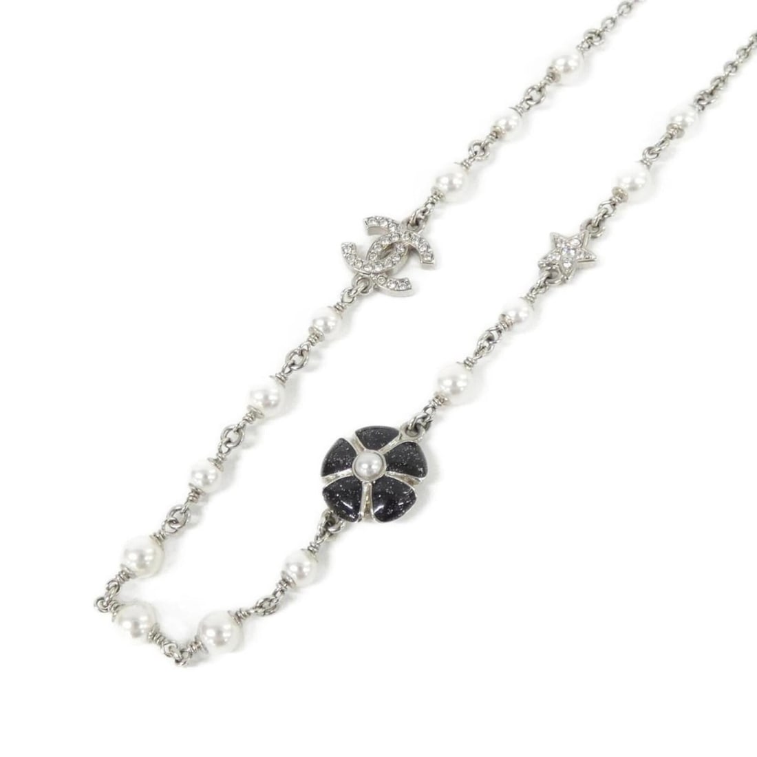 Chanel ABG887 Necklace: --- Catalog ---Category: SizePendant Size: 15mm x 15mm / 0.59'' x 0.59''Neck Circumference: 41 cm - 48 cm / 16.14'' - 18.89''Category: DesignColor: Black, Silver, WhiteGender: WomenNecklace Type: