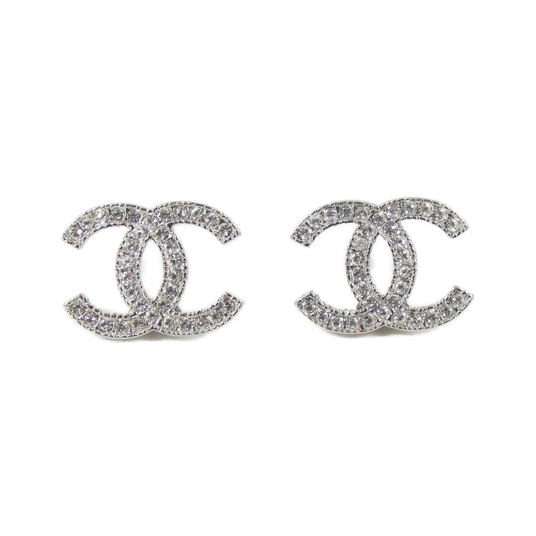 Chanel 42175 Earrings: --- Catalog ---Category: SizeSize (HxWxD): 11.00mm x 15.00mm / 0.43'' x 0.59''Category: DesignType: Stud earringsColor: ClearGender: WomenCategory: GeneralBrand: Chanel--- Item List ---Section: Condit