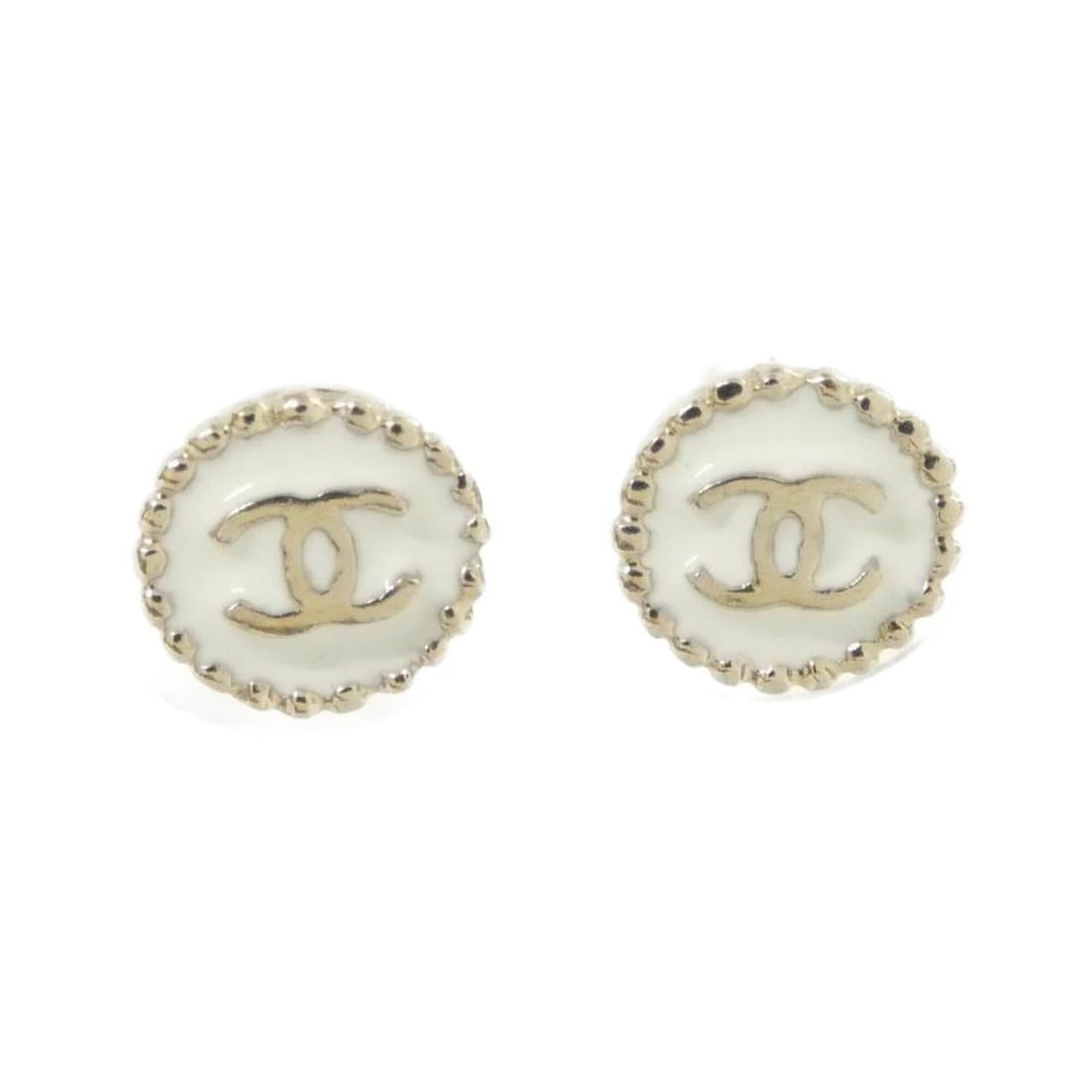 Chanel 96921 Earrings: --- Catalog ---Category: SizeSize (HxWxD): 9.00mm x 9.00mm / 0.35'' x 0.35''Category: DesignType: Stud earringsColor: WhiteGender: WomenCategory: GeneralBrand: Chanel--- Item List ---Section: Conditio