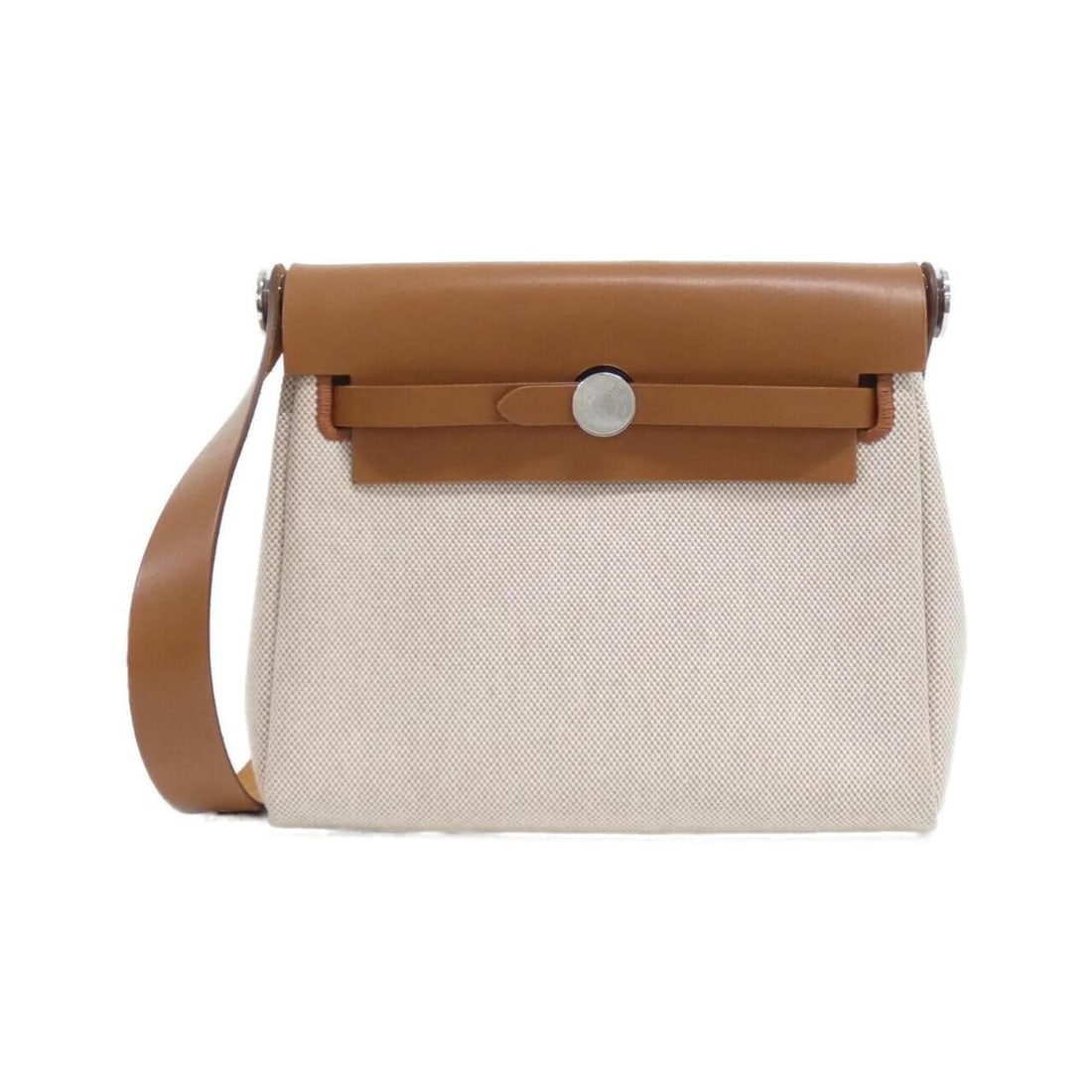 Hermes Herbag Zip 20cm 085414CK Shoulder Bag: --- Catalog ---Category: SizeSize (HxWxD): 16cm x 20cm x 6cm / 6.29'' x 7.87'' x 2.36''Category: DesignType: Shoulder bagColor: Beige, FauveGender: Men,WomenHardware Color: SilverCategory: GeneralMPN: