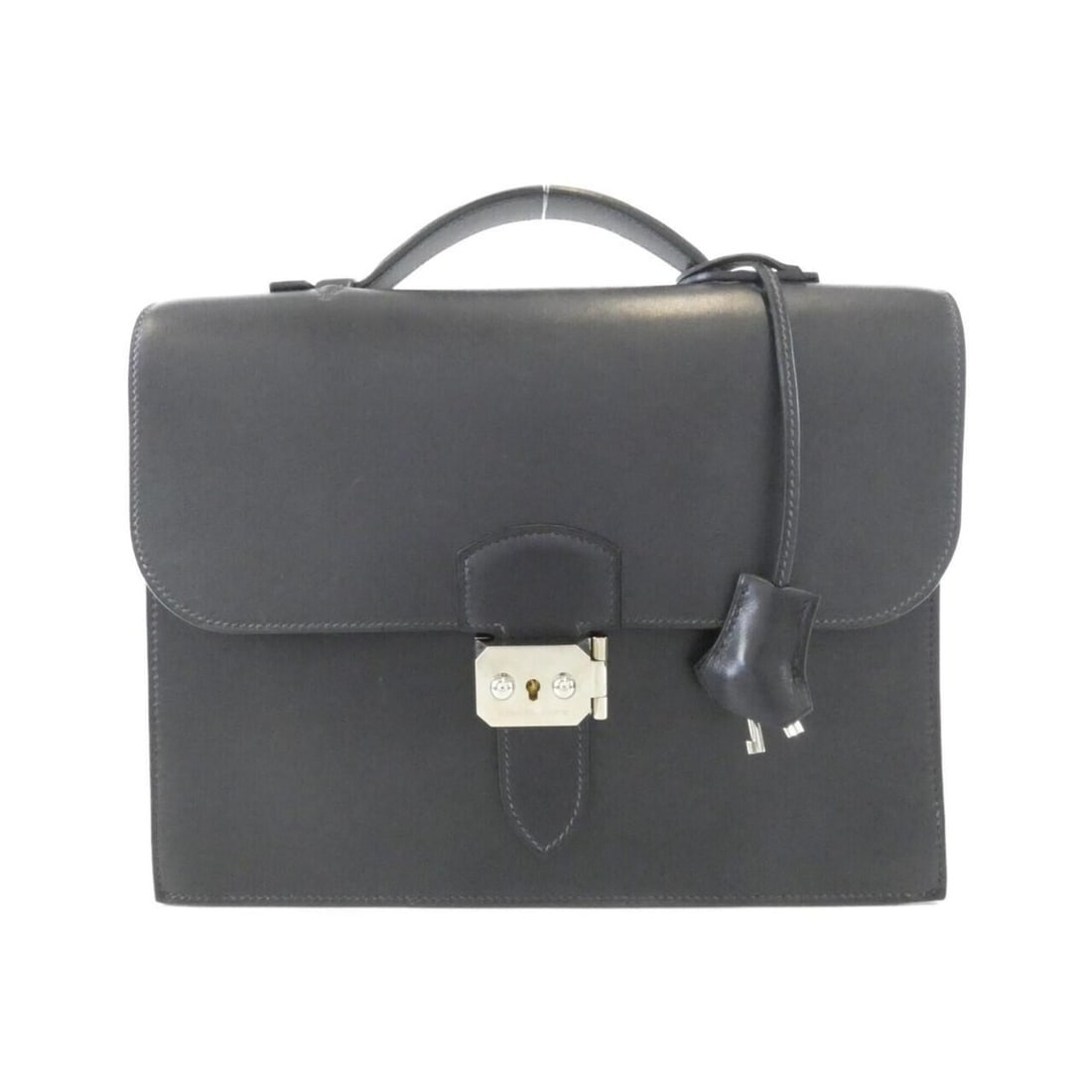 Hermes Sac à Dépêches 27cm Handbag: --- Catalog ---Category: SizeSize (HxWxD): 21cm x 7cm x 4cm / 8.26'' x 2.75'' x 1.57''Category: DesignType: HandbagColor: Blue indigoGender: WomenHardware Color: SilverCategory: GeneralBrand:
