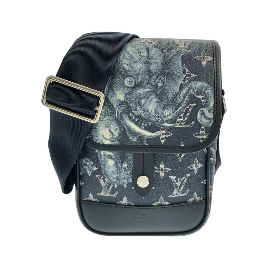 Louis Vuitton Monogram Savannah (Chapman) Messenger BB M54246 Shoulder Bag: --- Catalog ---Category: SizeSize (HxWxD): 22cm x 17cm x 8cm / 8.66'' x 6.69'' x 3.14''Category: DesignType: Shoulder bagColor: AncreGender: Men,WomenMaterial: Coated canvas Hardware Color: SilverCate