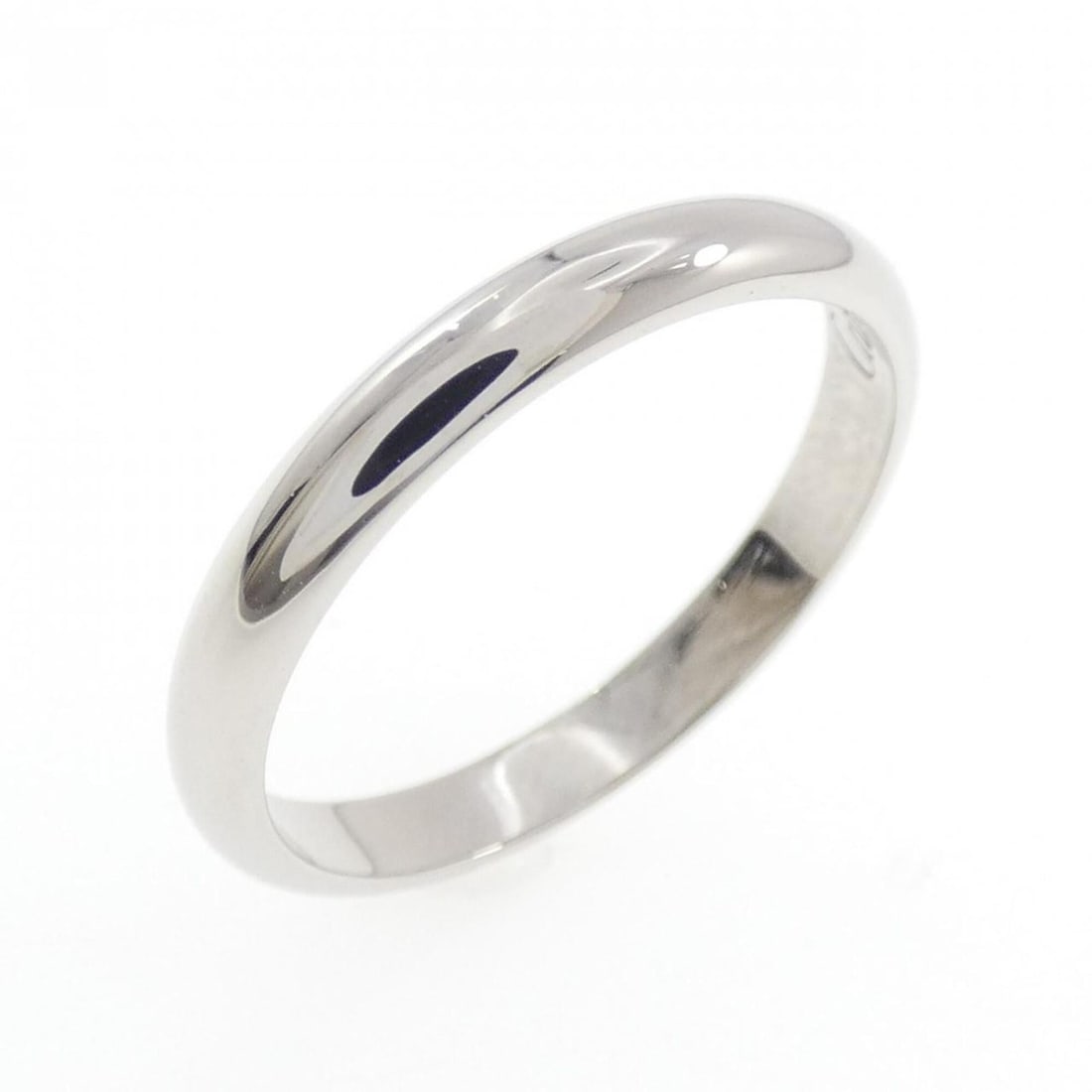 Cartier wedding ring: --- Catalog ---Category: SizeUS Size: 5.5Brand Size: 50Category: DesignType: Wedding ringColor: PlatinumGender: WomenMaterial: Platinum 950Category: GeneralMPN: B4093900Brand: Cartier--- Item List