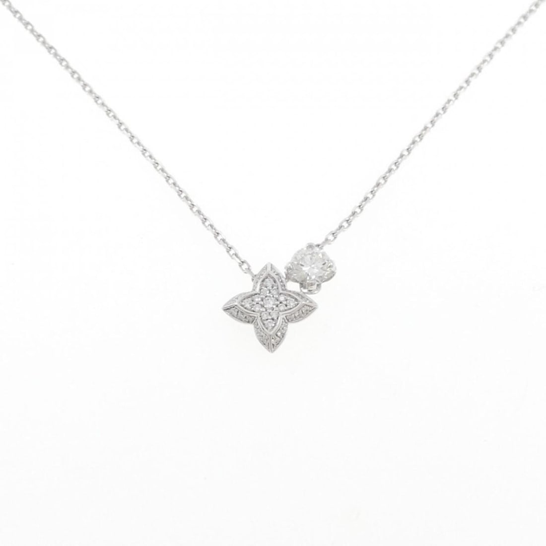 Louis Vuitton Double Round Necklace: --- Catalog ---Category: SizeWidth: 1.1mm / 0.04''Weight: 4.9g / 0.17oz.Pendant Size: 10.1mm x 10mm / 0.39'' x 0.39''Neck Circumference: 40 cm - 44 cm / 15.74'' - 17.32''Category: DesignStone: Diamond