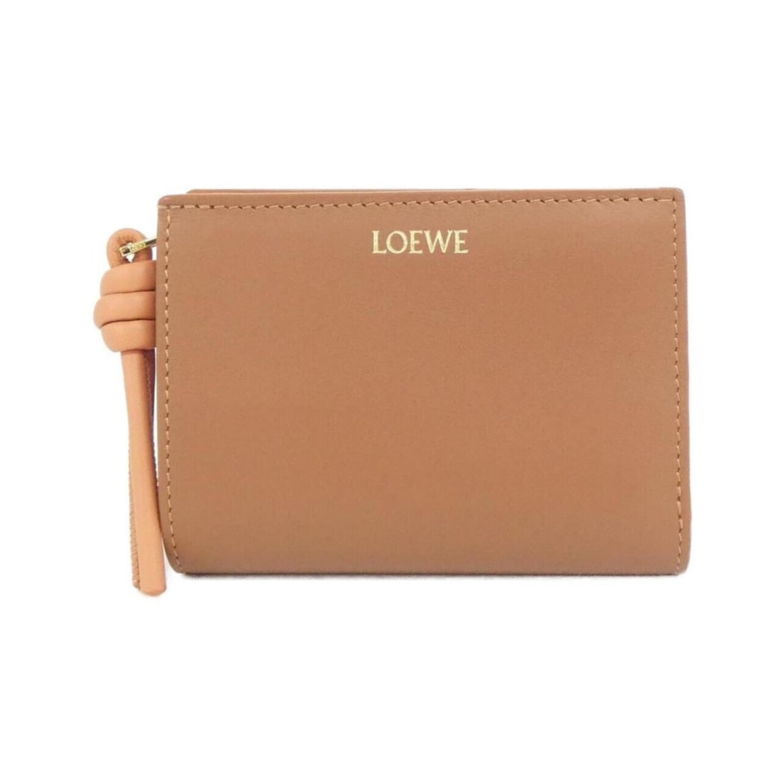 Loewe Knot Compact Wallet CEM1NCWX01: --- Catalog ---Category: SizeSize (HxWxD): 9cm x 12cm x 3cm / 3.54'' x 4.72'' x 1.18''Category: DesignType: Wallet (tri-fold)Color: BrownGender: WomenMaterial: Leather Category: GeneralBrand: