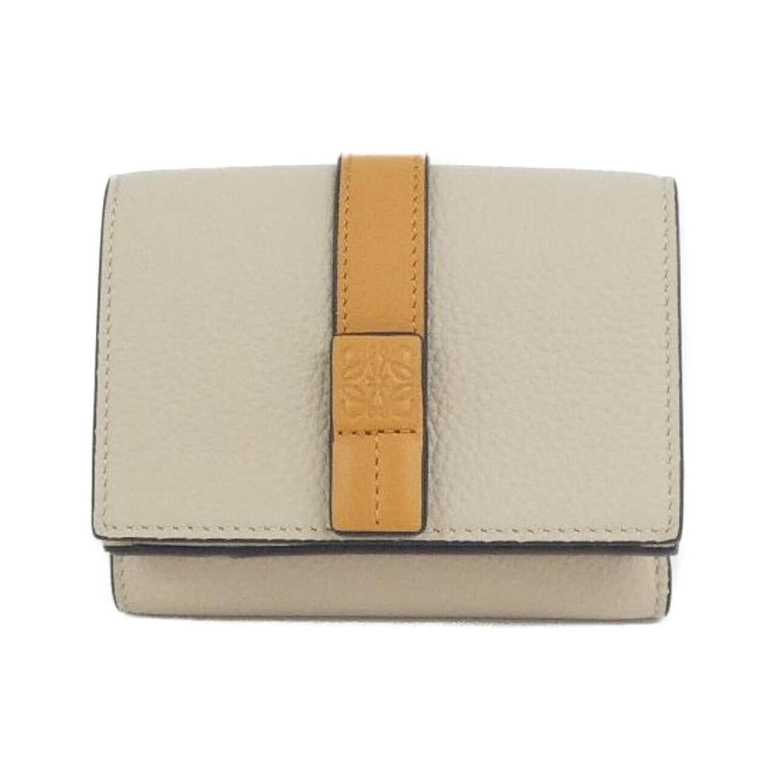Loewe C660TR2X03 Wallet: --- Catalog ---Category: SizeSize (HxWxD): 8cm x 10cm x 3cm / 3.14'' x 3.93'' x 1.18''Category: DesignType: Wallet (tri-fold)Color: BeigeGender: Women,MenMaterial: Leather Category: GeneralBrand: Loew