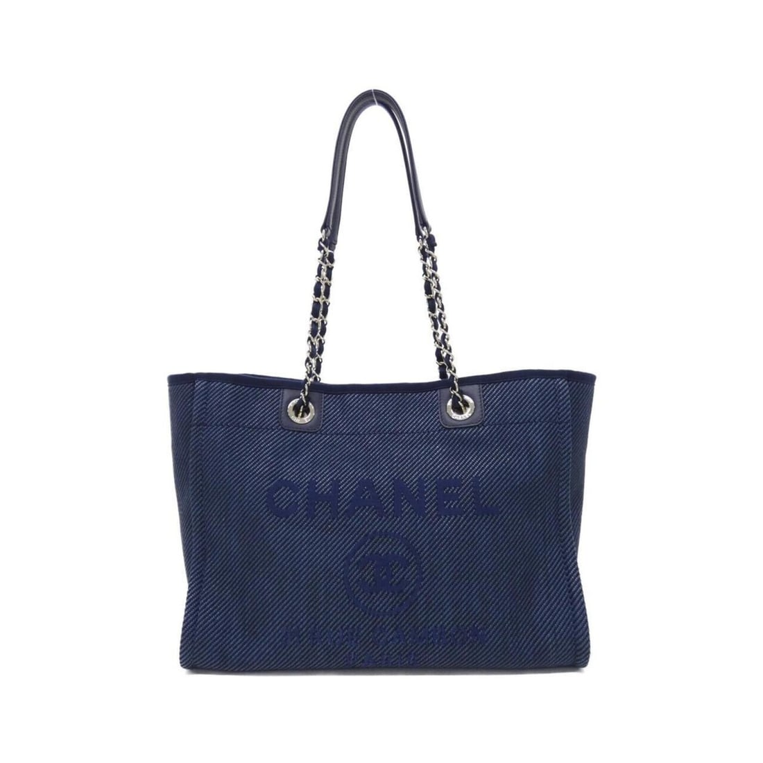 Chanel Deauville Line 67001 Handbag: --- Catalog ---Category: SizeSize (HxWxD): 26cm x 34cm x 14cm / 10.23'' x 13.38'' x 5.51''Category: DesignType: HandbagColor: NavyGender: Men,WomenMaterial: Nylon canvas Hardware Color: GoldCategory: