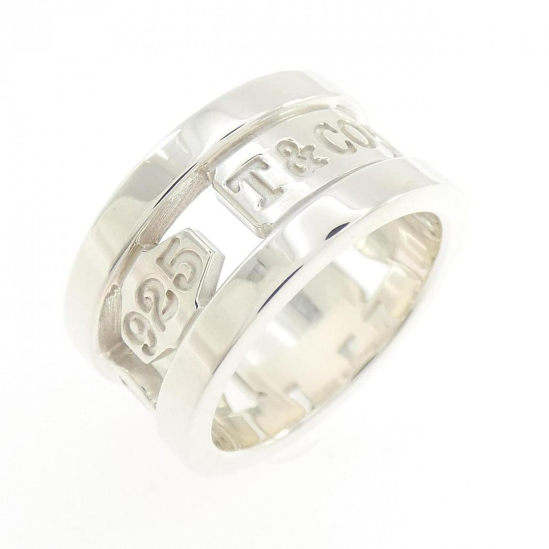 Tiffany & Co. 1837 Element Ring: --- Catalog ---Category: SizeWidth: 9.3mm / 0.37''Weight: 7g / 0.24oz.JP Size: 6.5US Size: 3.5Category: DesignType: Band ringGender: WomenMaterial: Silver 925Category: GeneralLine: 1837Brand: