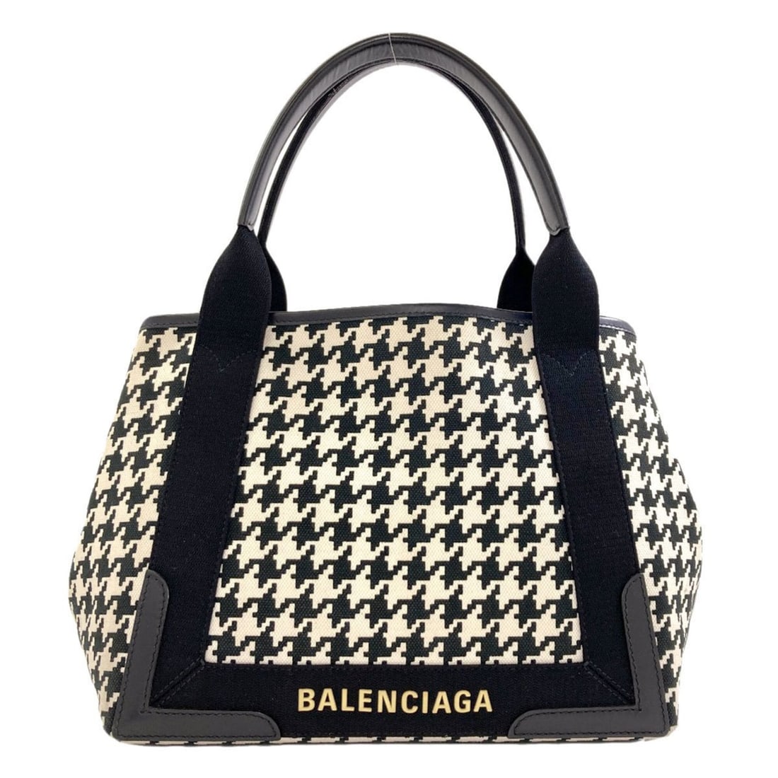 Balenciaga 339933 Navy Cabas S Tote Bag Canvas Women's BALENCIAGA: --- Catalog ---Category: SizeSize (HxWxD): 23cm x 30cm x 17.5cm / 9.05'' x 11.81'' x 6.88''Handle Length: 38cm / 14.96''Category: DesignType: Tote bagColor: Black, WhiteGender: WomenMaterial: Canvas C