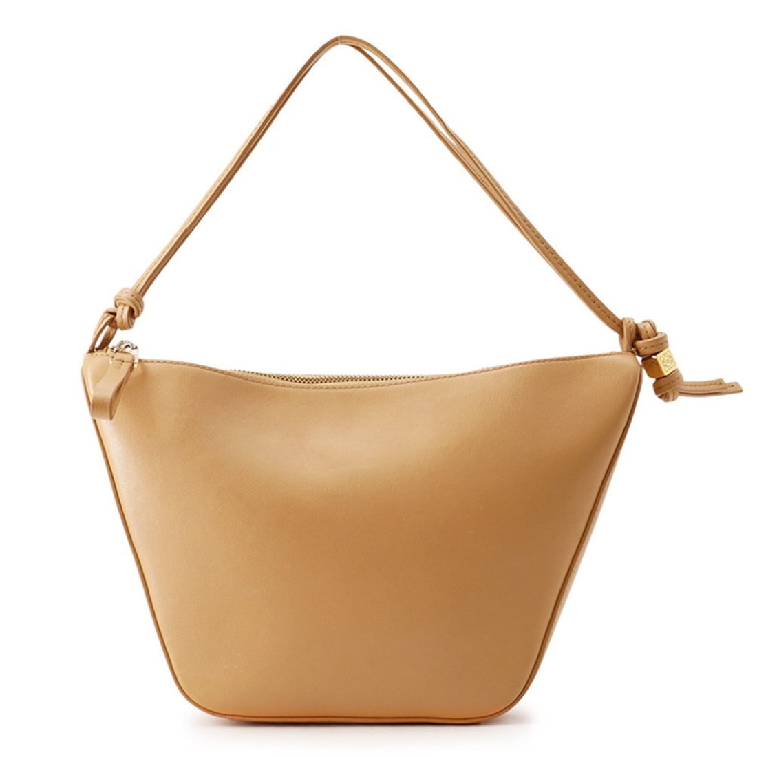 Loewe Hammock Hobo Bag Mini A538G13X01 LOEWE Handbag: --- Catalog ---Category: SizeSize (HxWxD): 16.5cm x 15cm x 9.5cm / 6.49'' x 5.9'' x 3.74''Category: DesignType: HandbagColor: CamelGender: WomenMaterial: Leather Category: GeneralBrand: Loewe--- Item 