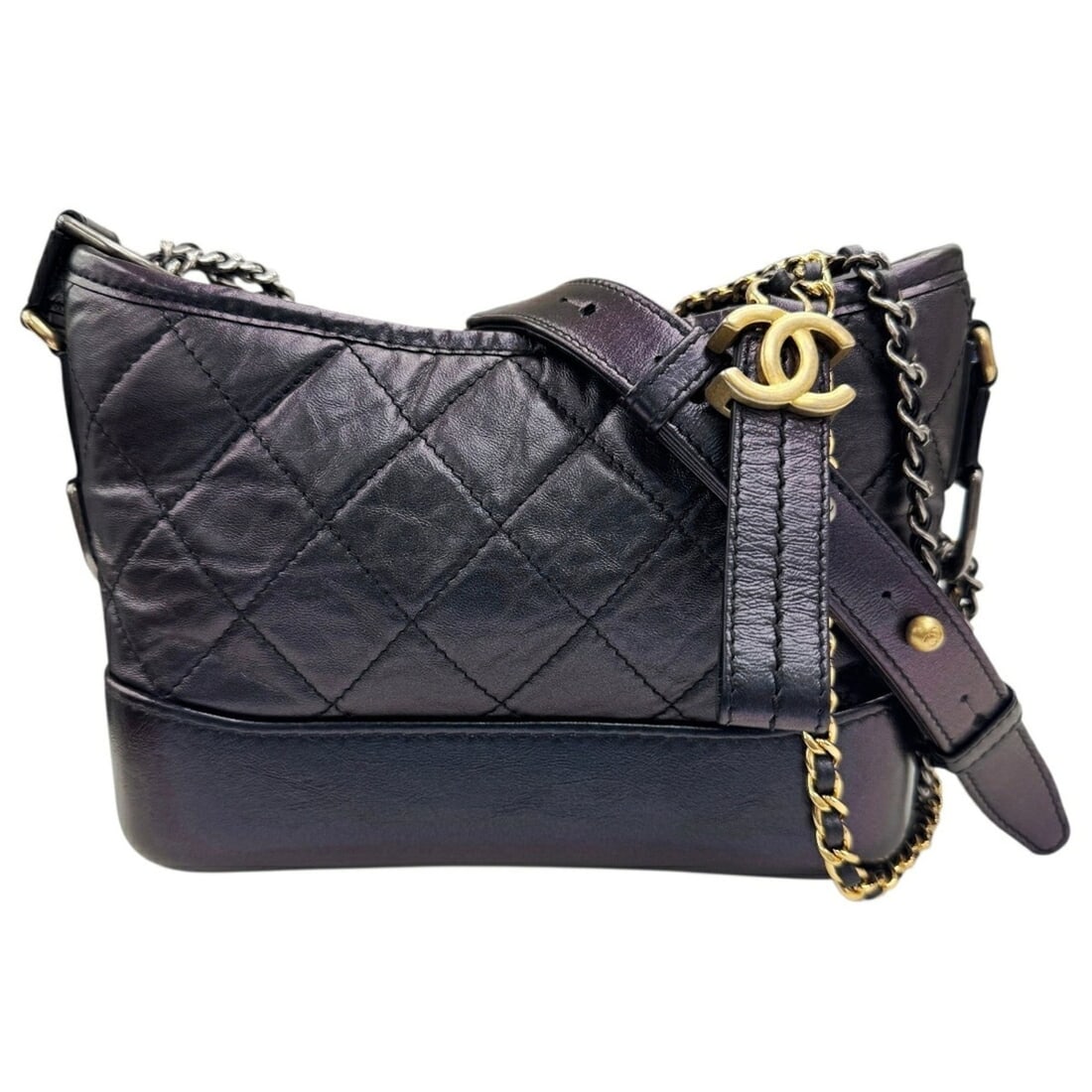 CHANEL Gabrielle de Small Hobo Metallic Black Calfskin Shoulder Bag with Chain Strap for Women: --- Catalog ---Category: SizeSize (HxWxD): 14cm x 21cm x 8.5cm / 5.51'' x 8.26'' x 3.34''Category: DesignType: Shoulder bagColor: Metallic blackGender: WomenMaterial: Leather Leather/Fur Type: Calfski