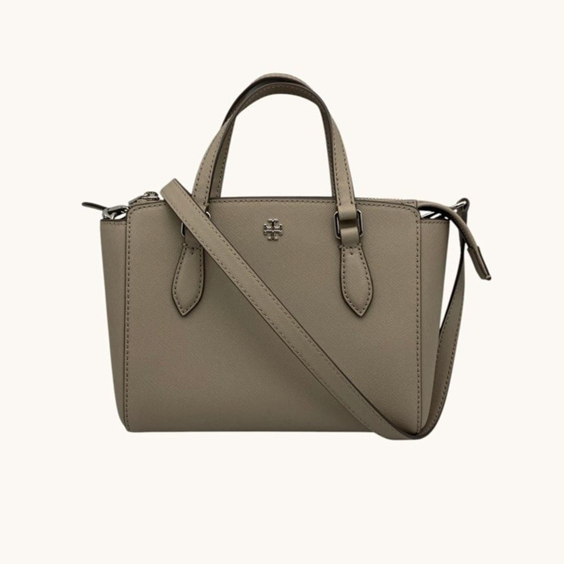 TORY BURCH Emerson Mini Top Zip Tote Shoulder Bag D4: --- Catalog ---Category: SizeSize (HxWxD): 17cm x 20cm x 6.5cm / 6.69'' x 7.87'' x 2.55''Category: DesignType: Shoulder bag, Tote bagColor: GrayGender: WomenMaterial: Leather Category: GeneralBrand: T
