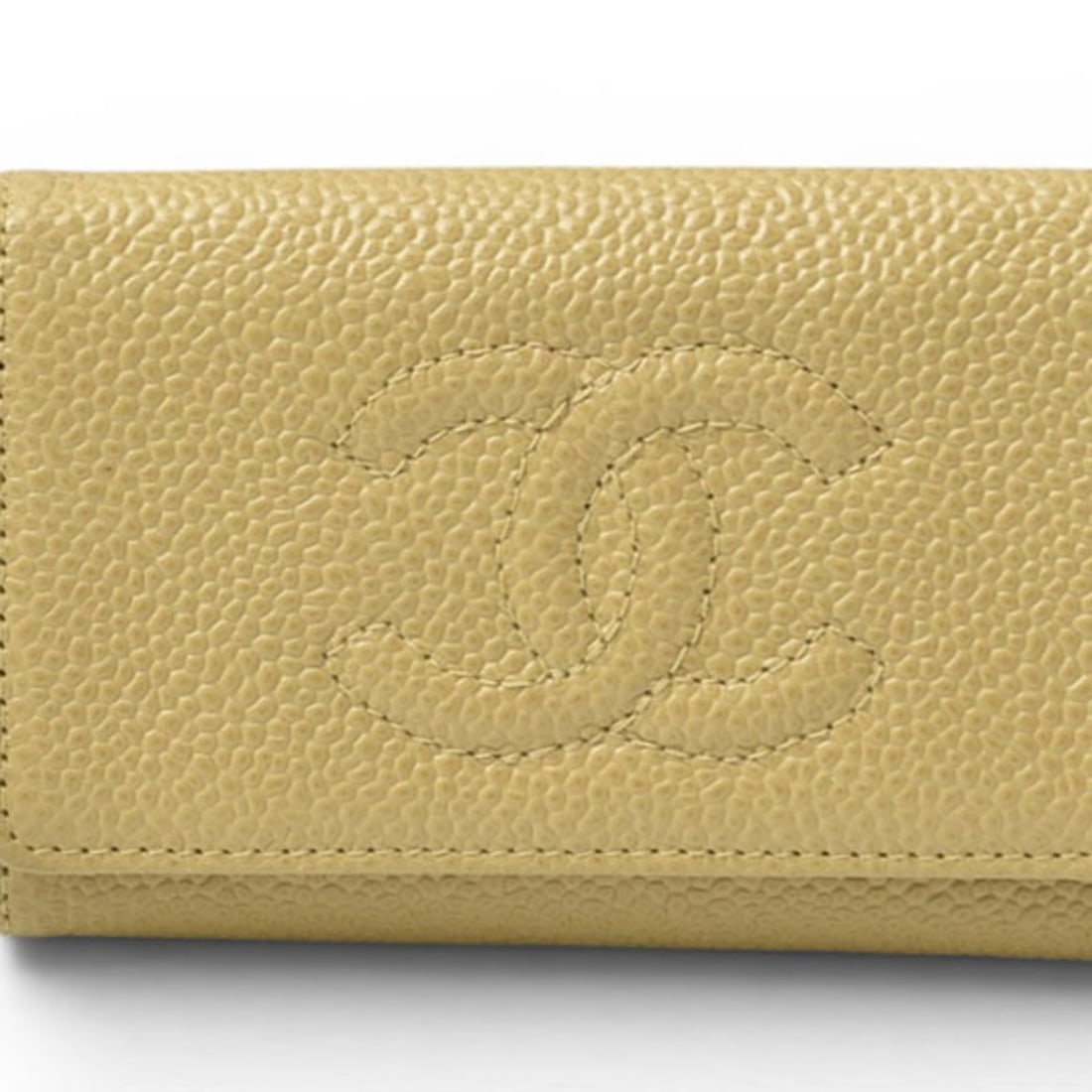Chanel Key Case, 6-ring, CC logo, Caviar leather, Beige: --- Catalog ---Category: DesignColor: BeigeGender: WomenMaterial: Grained Calfskin Category: GeneralBrand: ChanelCountry of Origin: FranceCategory: Physical PropertiesSize (HxWxD): 7cm x 10.5cm x 2cm 