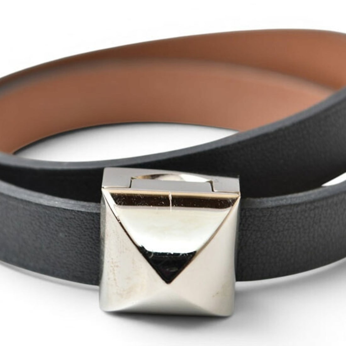 Hermes Bracelet Bangle Medor Infini Double Tour T2 Black Silver HERMES Leather Women's: --- Catalog ---Category: SizeLength: 14.6cm / 5.74''Category: DesignType: Charm braceletColor: BlackGender: WomenMaterial: LeatherCategory: GeneralBrand: HermesCountry of Origin: France--- Item List -