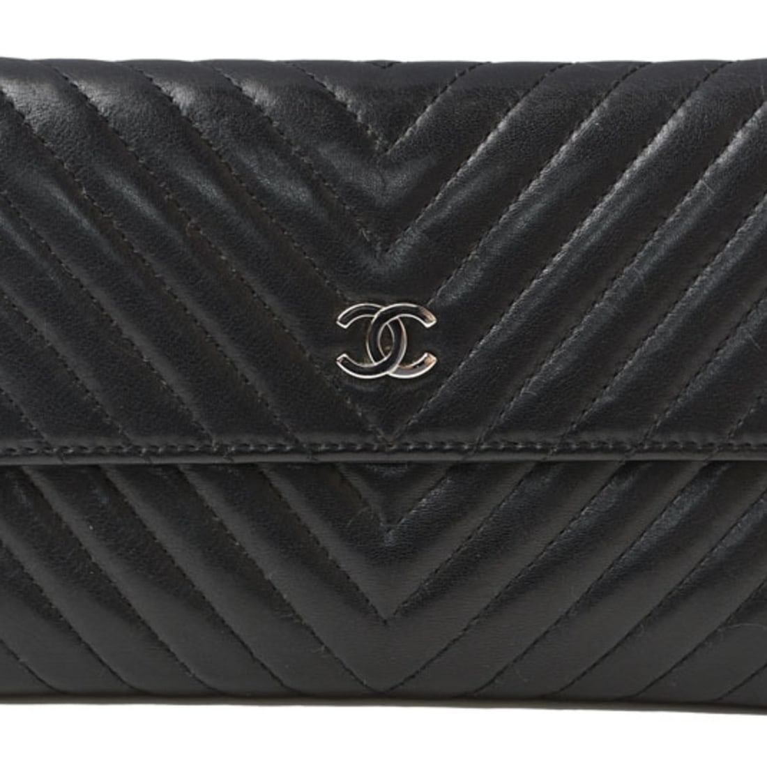Chanel Bi-fold Wallet, CHANEL Medium Size, Chevron V-stitch, Black: --- Catalog ---Category: SizeSize (HxWxD): 10.5cm x 15cm x 2cm / 4.13'' x 5.9'' x 0.78''Category: DesignType: Wallet (bi-fold)Color: BlackGender: UnisexClosure: Open, Snap fastenerMaterial: Leather Ca