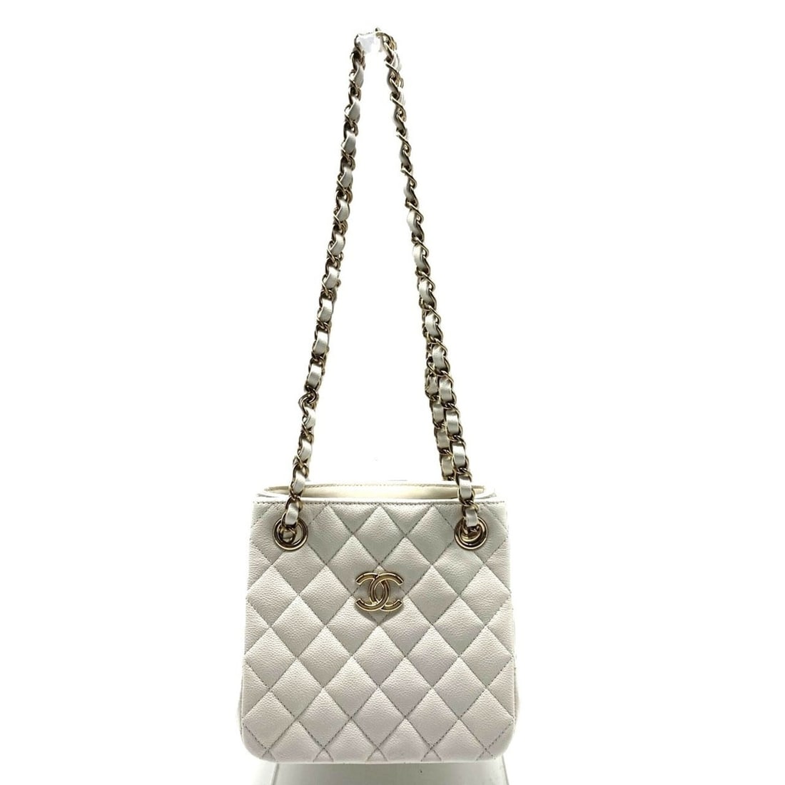 Chanel Matelassé Mini Bucket Chain Shoulder Bag, White, Women's, AS3176: --- Catalog ---Category: SizeWeight: 415g / 14.63oz.Size (HxWxD): 15cm x 16cm x 10.5cm / 5.9'' x 6.29'' x 4.13''Strap Length: 25cm / 9.84''Category: DesignType: Shoulder bagColor: WhiteGender: WomenCl