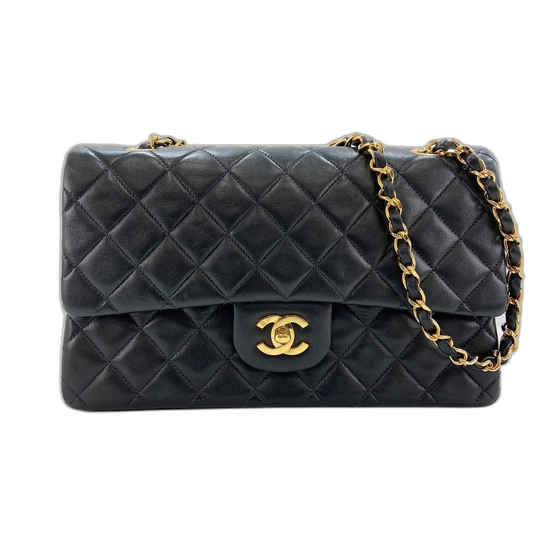 CHANEL Matelassé 25 Shoulder Bag, Black: --- Catalog ---Category: SizeSize (HxWxD): 15cm x 25cm x 7cm / 5.9'' x 9.84'' x 2.75''Strap Length: 53cm / 20.86''Category: DesignType: Shoulder bagColor: BlackGender: WomenSeason: VintageCategory: Ge