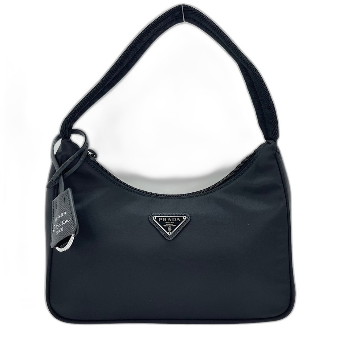 PRADA Re-Edition 2000 Triangle Logo Plate Handbag, Black: --- Catalog ---Category: SizeHandle Drop: 14.00cm / 5.51''Size (HxWxD): 16cm x 22cm x 5.5cm / 6.29'' x 8.66'' x 2.16''Category: DesignType: HandbagColor: BlackGender: WomenCategory: GeneralBrand: Prad