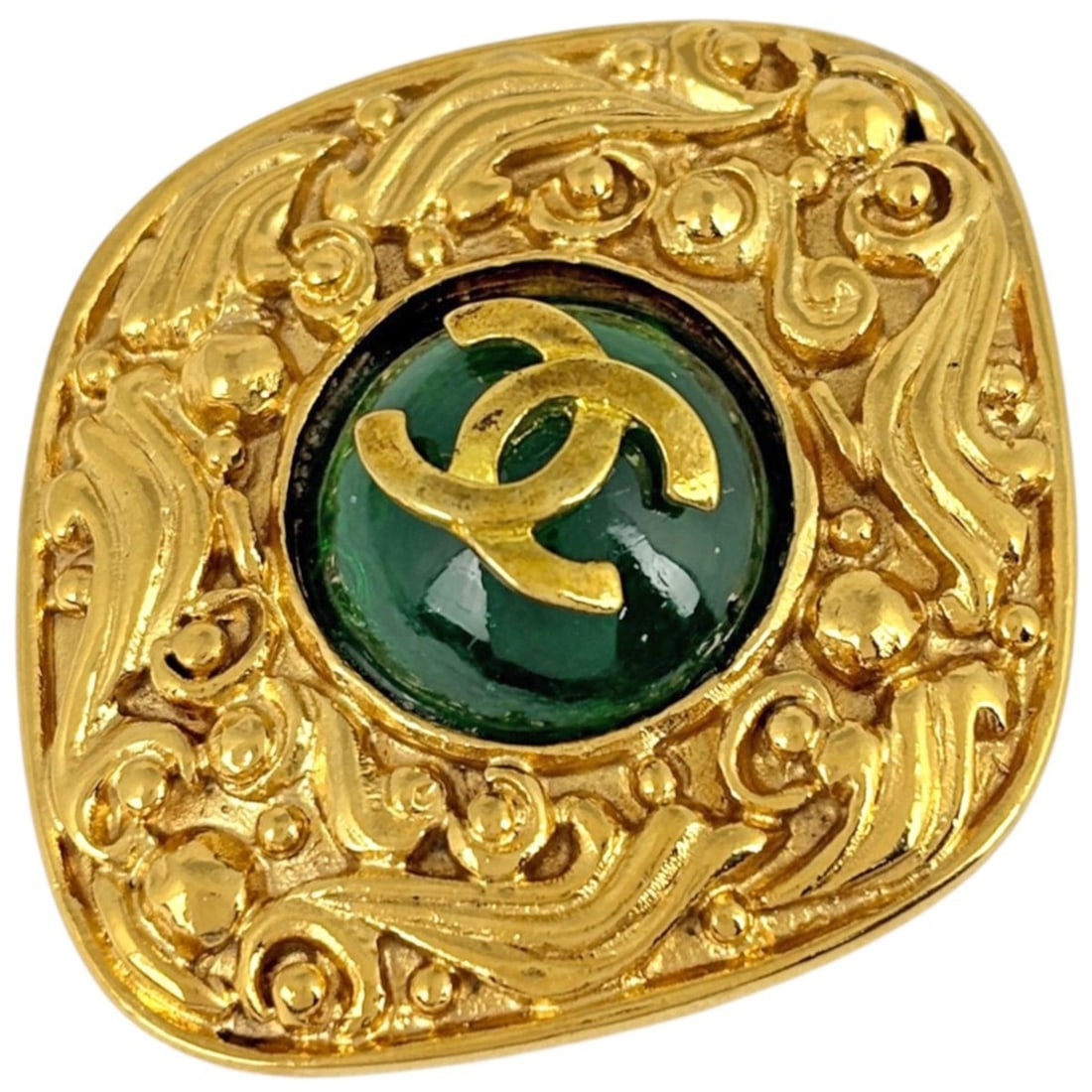 Chanel brooch, Coco Mark, GP (Gold Plated), colored stone, gold, green, women's.: --- Catalog ---Category: SizeSize (HxWxD): 4.5cm x 4cm / 1.77'' x 1.57''Category: DesignType: BroochColor: Gold, GreenStone: Color stoneGender: WomenMaterial: Gold platingCategory: GeneralBrand: Chane