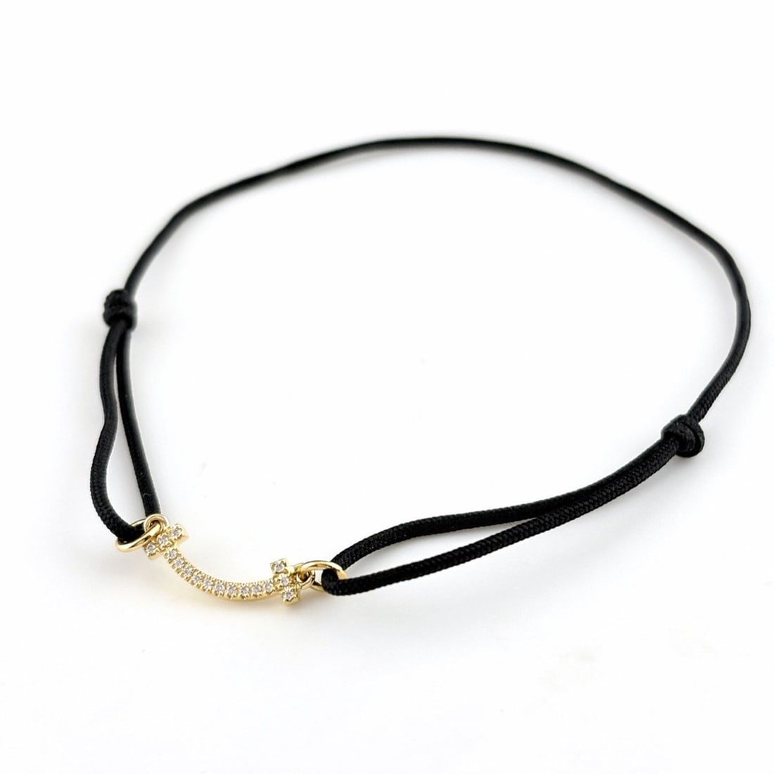Tiffany & Co. T Smile Cord Bracelet, Yellow Gold (YG), with Small Diamonds, 750 Diamond, Women's: --- Catalog ---Category: SizeLength: 19cm / 7.48''Category: DesignType: Charm braceletStone: DiamondGender: WomenMaterial: Yellow gold (18K)Category: GeneralBrand: Tiffany--- Item List ---Section: Con