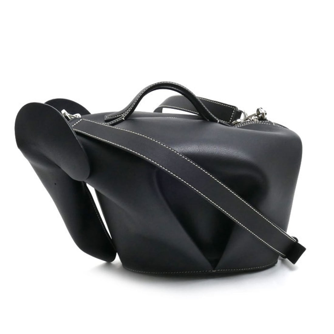 LOEWE Elephant Large 2-Way Shoulder Bag, Black, B623A18X01, Women's: --- Catalog ---Category: SizeSize (HxWxD): 22cm x 35cm x 16cm / 8.66'' x 13.77'' x 6.29''Category: DesignType: Shoulder bagColor: BlackGender: WomenMaterial: Leather Hardware Color: SilverLeather/Fur 
