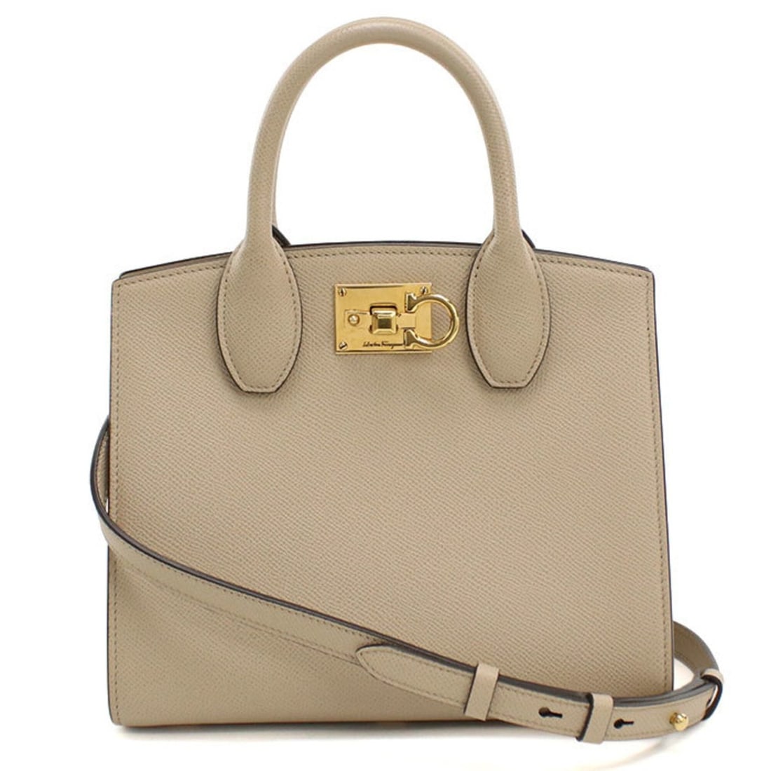 Salvatore Ferragamo FERRAGAMO Ferragamo handbag 21 1424 Studio Box Bag Mini 2WAY Gancini Women's: --- Catalog ---Category: SizeSize (HxWxD): 19cm x 22cm x 11cm / 7.48'' x 8.66'' x 4.33''Category: DesignType: HandbagColor: BeigeGender: WomenMaterial: Leather Hardware Color: GoldLeather/Fur Type: Ca