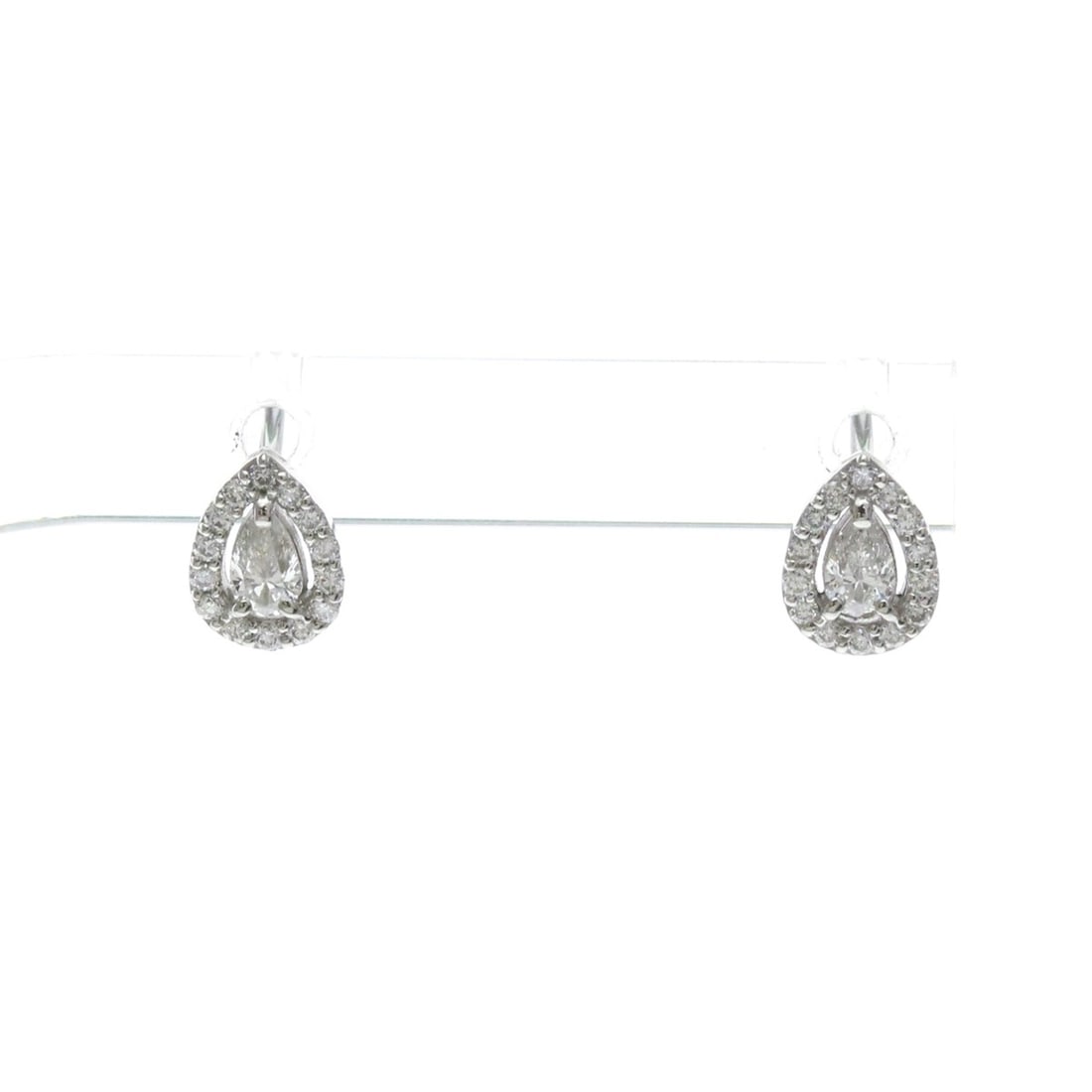 Ponte Vecchio Pear-shaped Diamond Earrings Diamond Platinum Stud Earrings Carat/0.16 Silver: --- Catalog ---Category: SizeWeight: 1.3g / 0.04oz.Size (HxWxD): 7.00mm x 5.20mm / 0.28'' x 0.20''Category: DesignType: Stud earringsColor: SilverMetal: PlatinumStone: DiamondStyle: FashionGender: Men