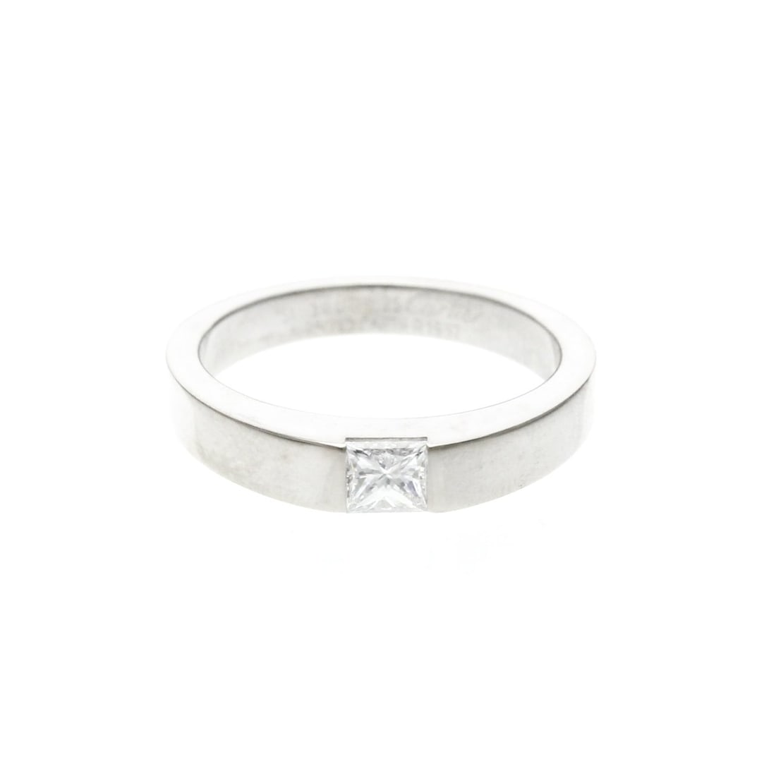 Cartier Tank Ring Diamond Platinum Fashion Diamond Band Ring Carat/0.25 Silver: --- Catalog ---Category: SizeWidth: 3.3mm / 0.13''Weight: 5.4g / 0.19oz.JP Size: 11US Size: 5 3/4Brand Size: 51Stone Size (HxW): 3.20mm / 0.13''Category: DesignType: Band ringColor: SilverMetal: Plati