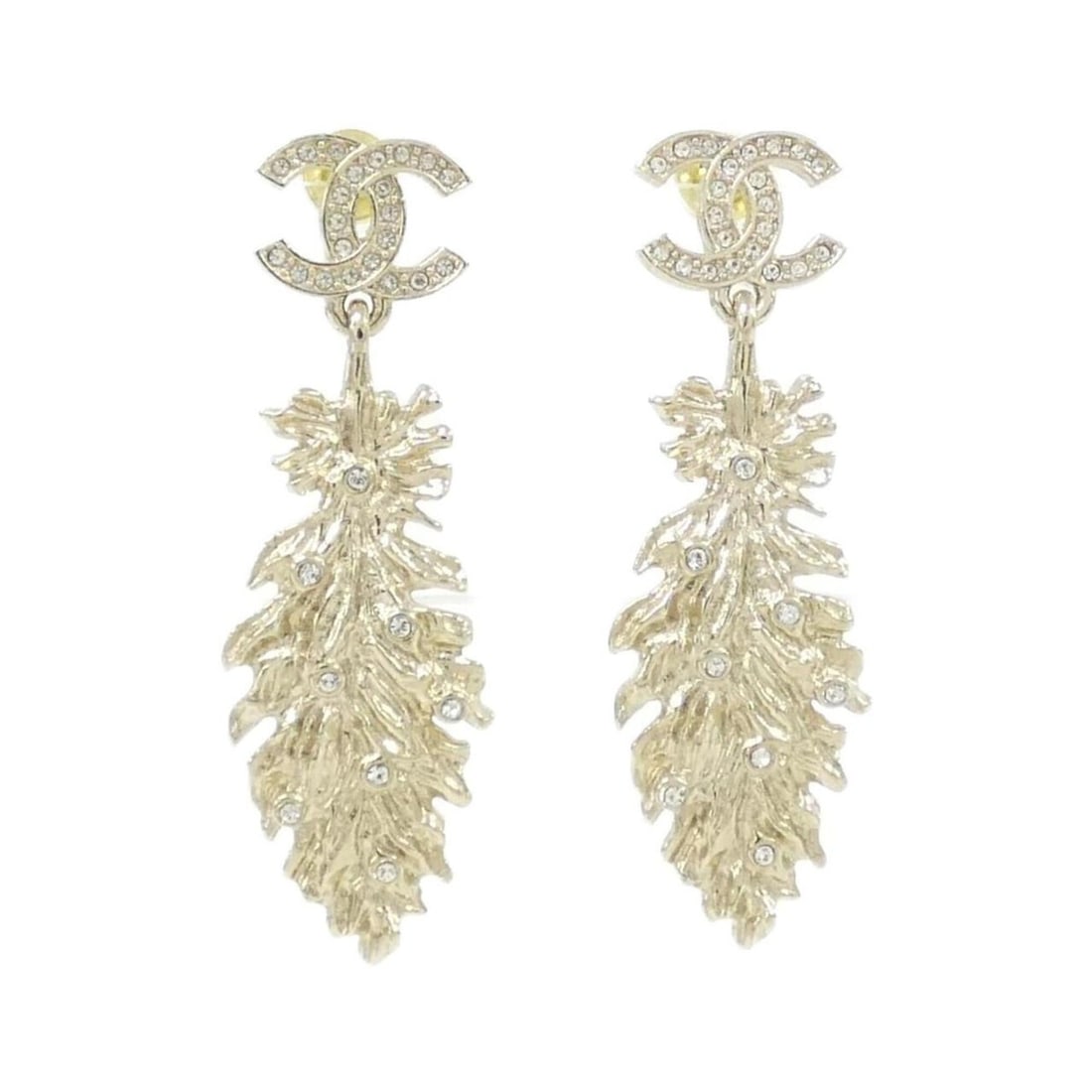 Chanel ABF701 Earrings: --- Catalog ---Category: SizeSize (HxWxD): 44.00mm x 14.00mm / 1.73'' x 0.55''Category: DesignType: Drop earringsColor: Clear, GoldGender: WomenCategory: GeneralMPN: ABF701Brand: Chanel--- Item List