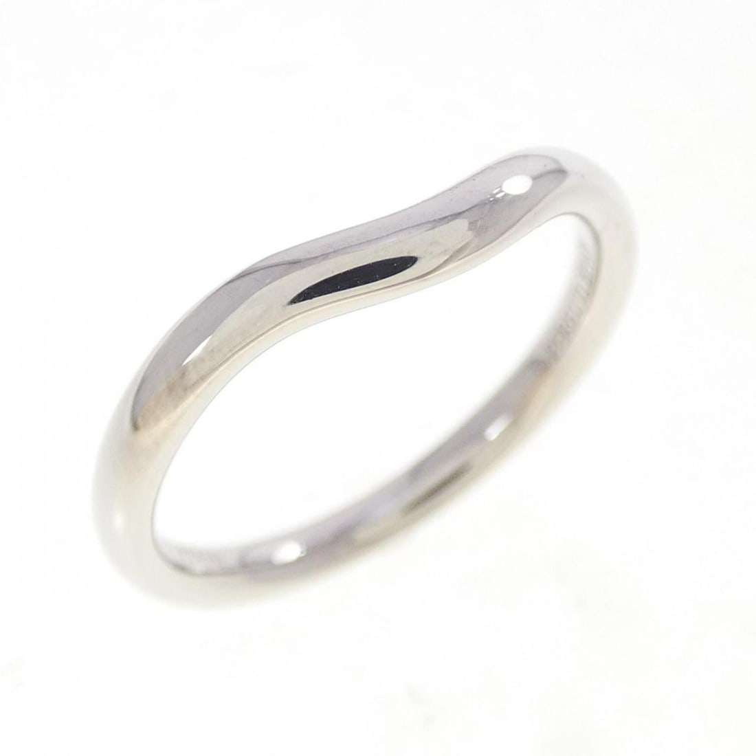 Tiffany Curved Ring: --- Catalog ---Category: SizeJP Size: 9US Size: 5Category: DesignType: Band ringGender: WomenMaterial: Platinum 950Category: GeneralBrand: Tiffany--- Item List ---Section: ConditionRanking: Rank SA
