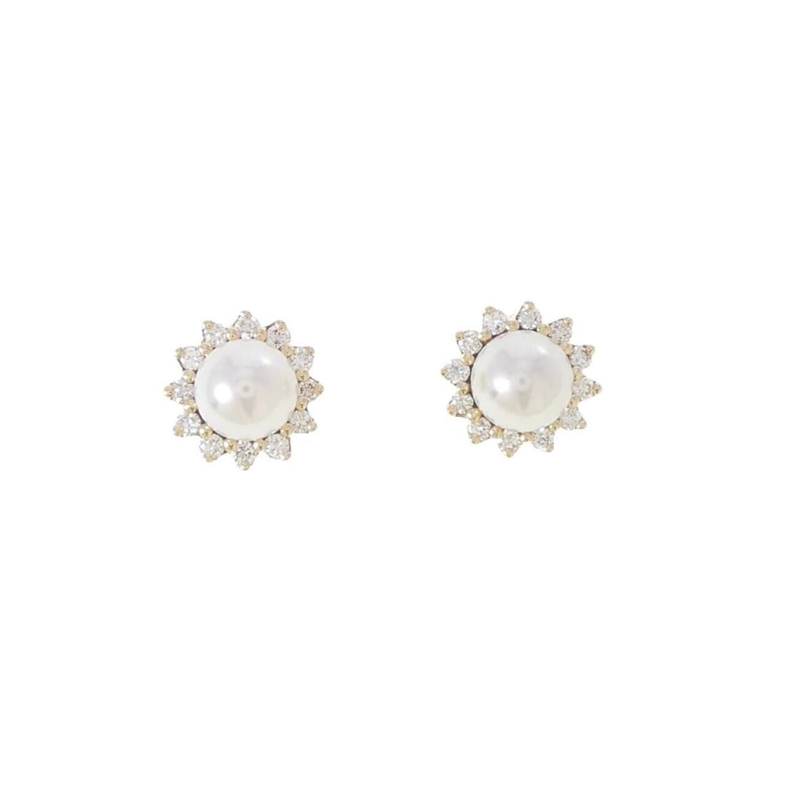 Tiffany & Co. Akoya Pearl Earrings 5.6mm: --- Catalog ---Category: SizeSize (HxWxD): 9.10mm x 9.10mm / 0.36'' x 0.36''Category: DesignType: Stud earringsGender: WomenMaterial: Yellow gold (18K)Category: GeneralBrand: Tiffany--- Item List
